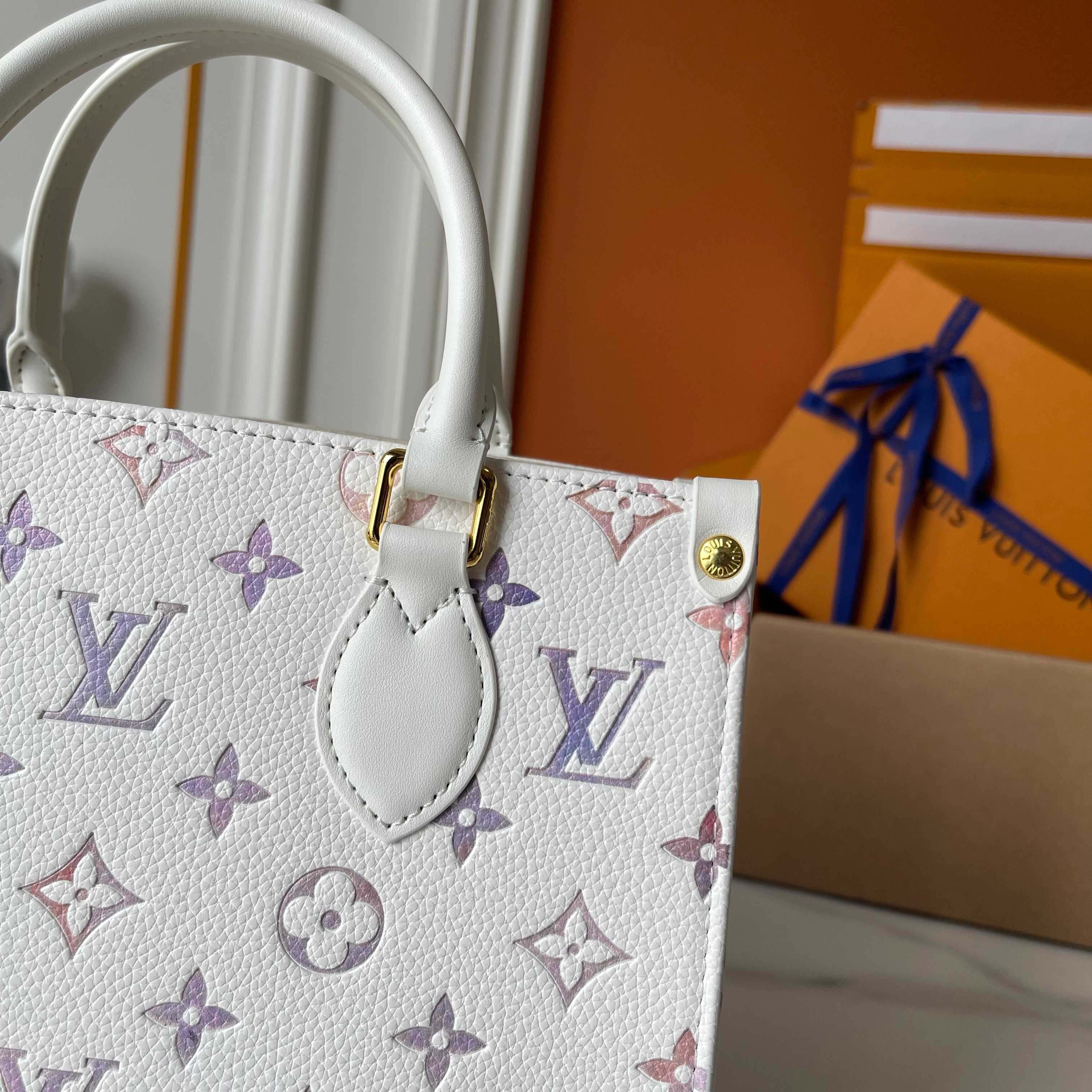 LV Designer bag Shoulder Bag Luxury Bag Crossbody Purse Designer Capacity Tote Bag Women Fashion Versatile Shoulder Bag Simple Commuter Hand bag