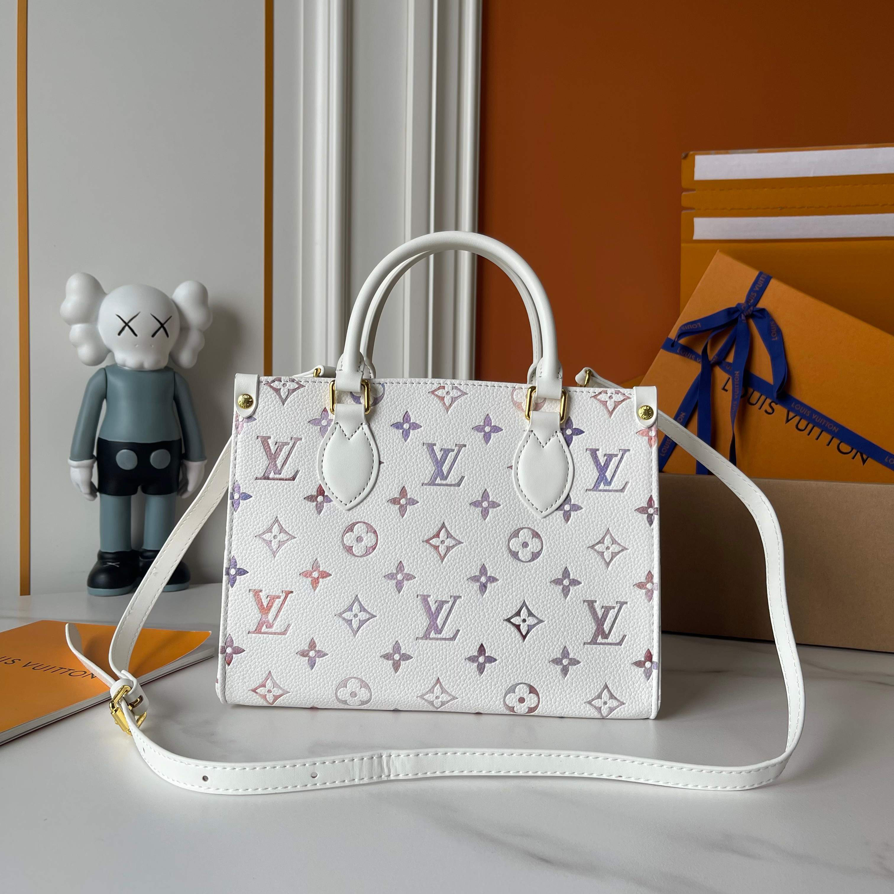 LV Designer bag Shoulder Bag Luxury Bag Crossbody Purse Designer Capacity Tote Bag Women Fashion Versatile Shoulder Bag Simple Commuter Hand bag