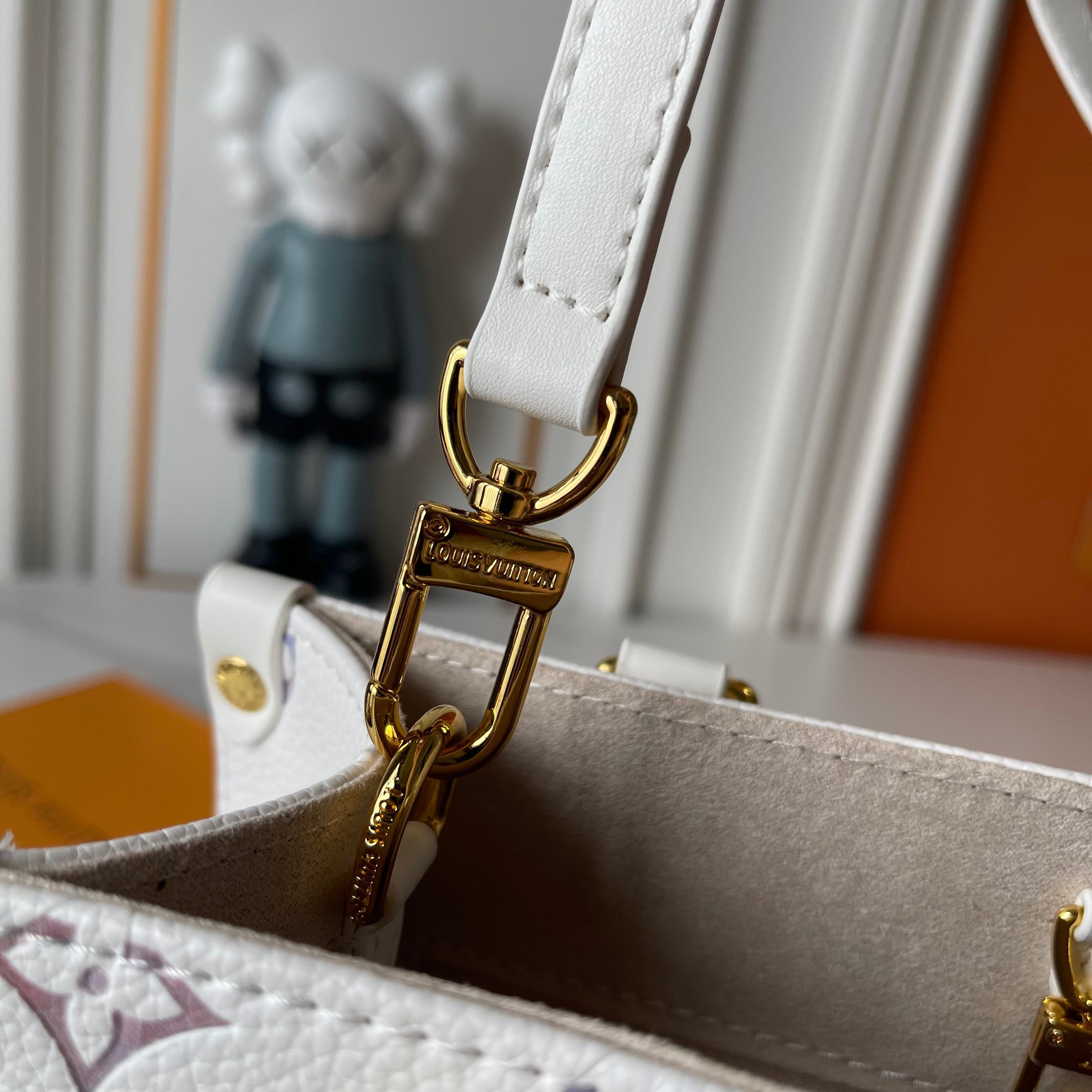 LV Designer bag Shoulder Bag Luxury Bag Crossbody Purse Designer Capacity Tote Bag Women Fashion Versatile Shoulder Bag Simple Commuter Hand bag