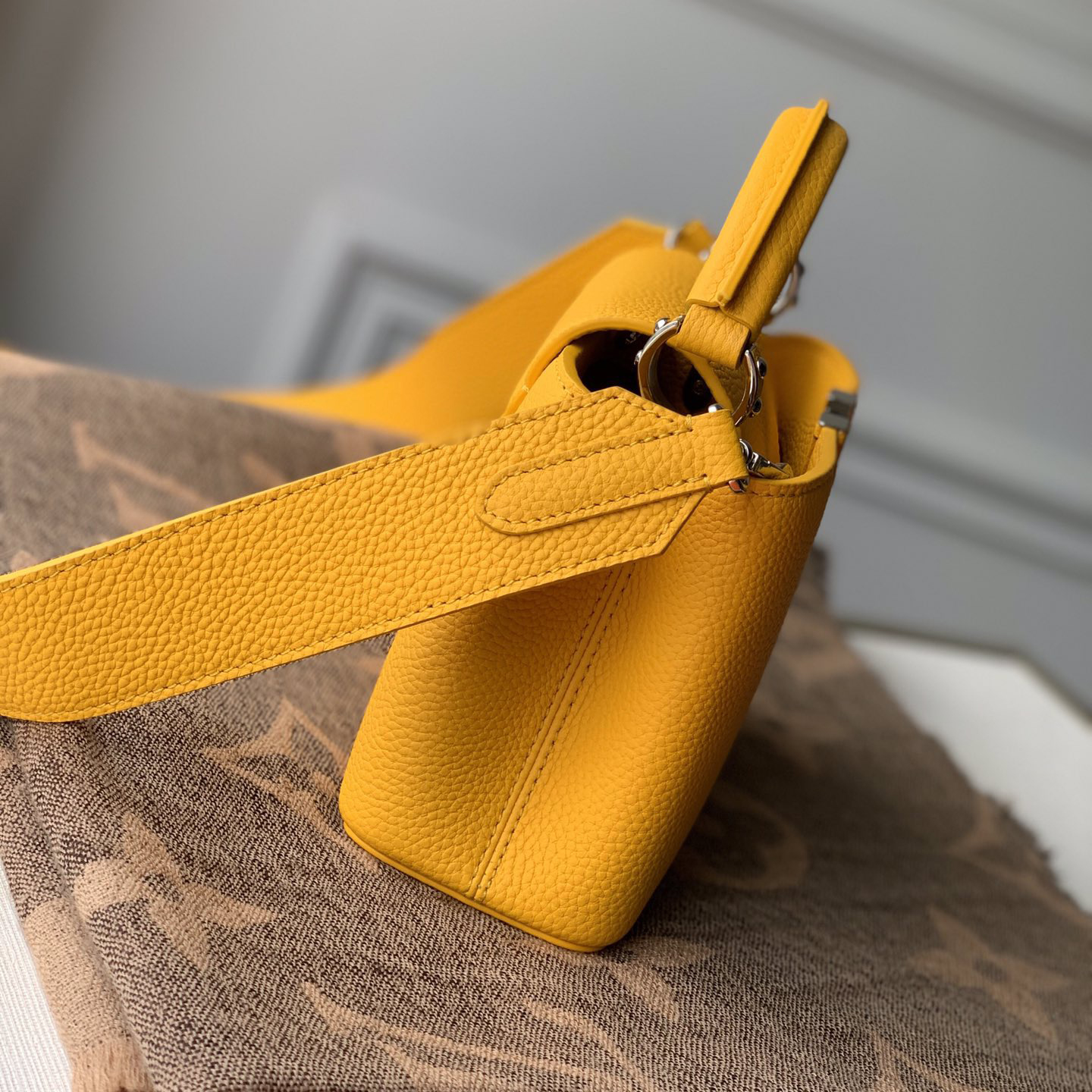 LV Designer bag Shoulder Bag Luxury Bag Crossbody Purse Designer Capacity Tote Bag Women Fashion Versatile Shoulder Bag Simple Commuter Hand bag