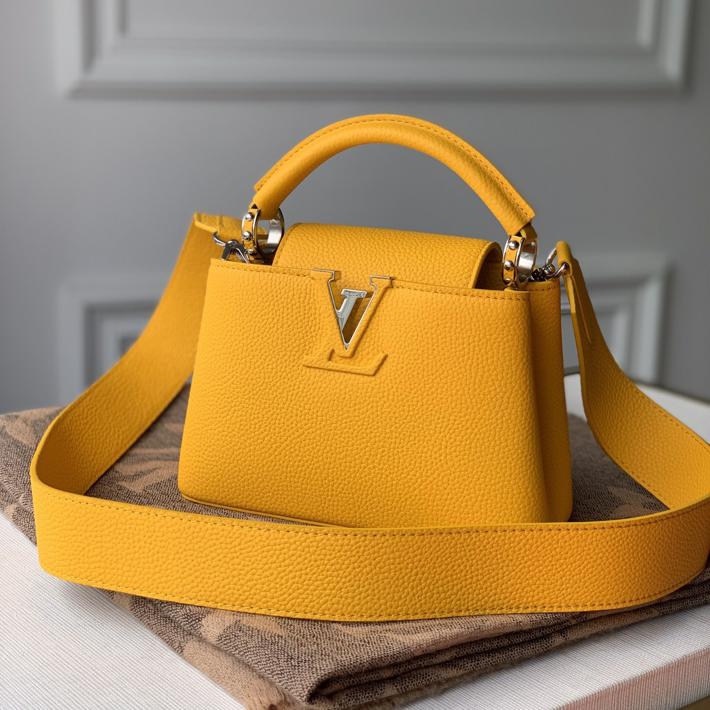 LV Designer bag Shoulder Bag Luxury Bag Crossbody Purse Designer Capacity Tote Bag Women Fashion Versatile Shoulder Bag Simple Commuter Hand bag