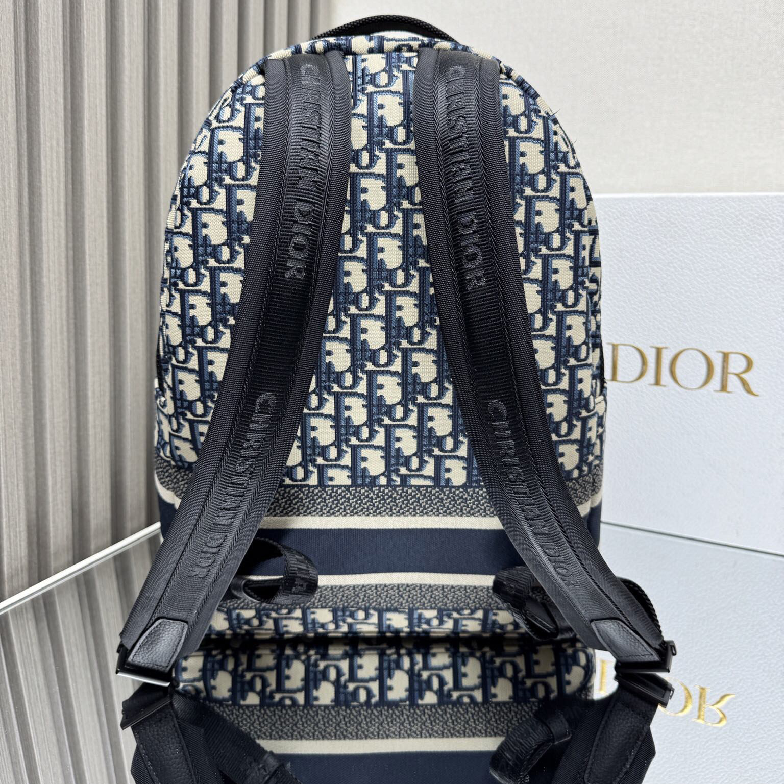 Doir Stylish Design Men's And Women's Backpack With Printed Effect Leather Using Embossed Technology And Adjustable Shoulder Straps Can Be Paired With Casual Clothing