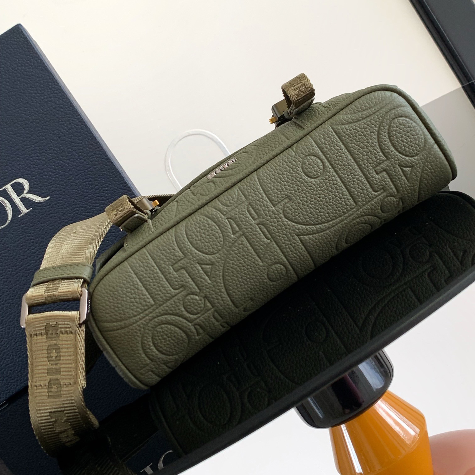 Doir Stylish Slanted Design Men's And Women's Shoulder Bags With Printed Effect Leather Using Embossed Technology And Adjustable Shoulder Straps Can Be Paired With Casual Clothing