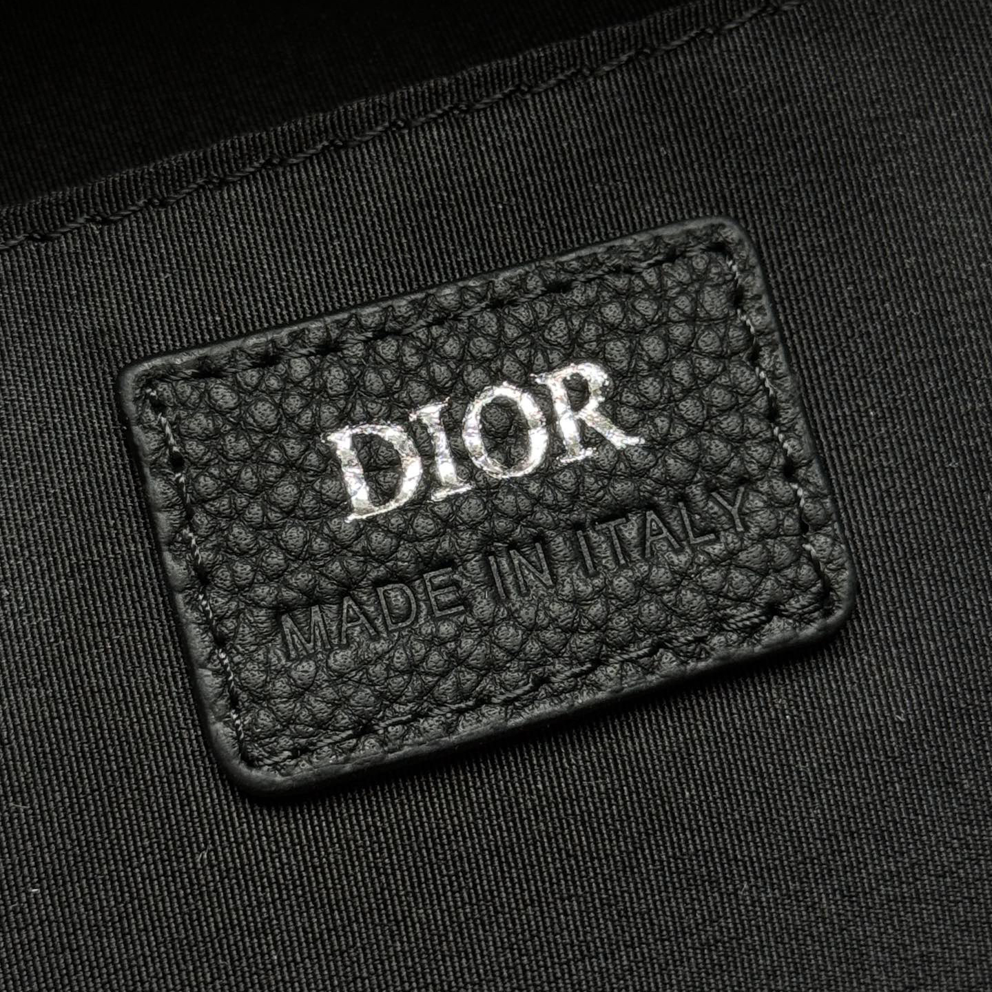 Doir Stylish Design Men's And Women's Backpack With Printed Effect Leather Using Embossed Technology And Adjustable Shoulder Straps Can Be Paired With Casual Clothing