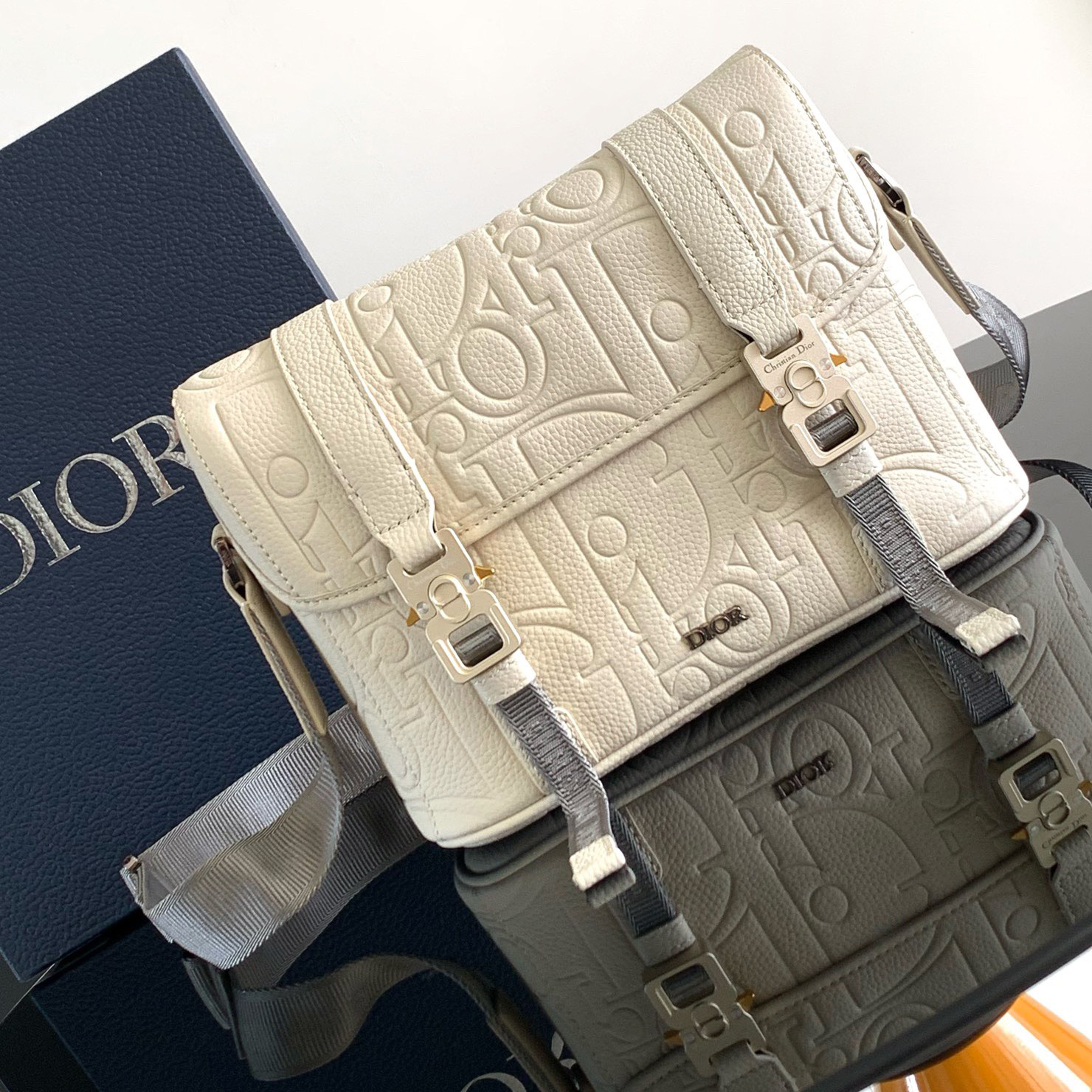 Doir Stylish Slanted Design Men's And Women's Shoulder Bags With Printed Effect Leather Using Embossed Technology And Adjustable Shoulder Straps Can Be Paired With Casual Clothing