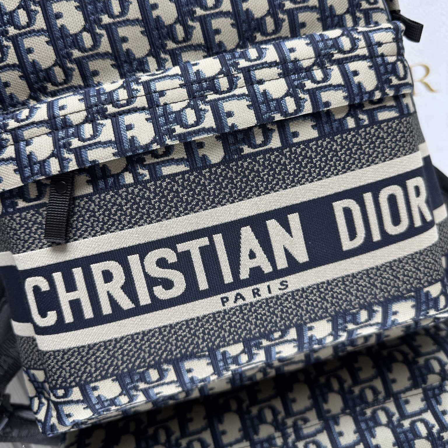 Doir Stylish Design Men's And Women's Backpack With Printed Effect Leather Using Embossed Technology And Adjustable Shoulder Straps Can Be Paired With Casual Clothing