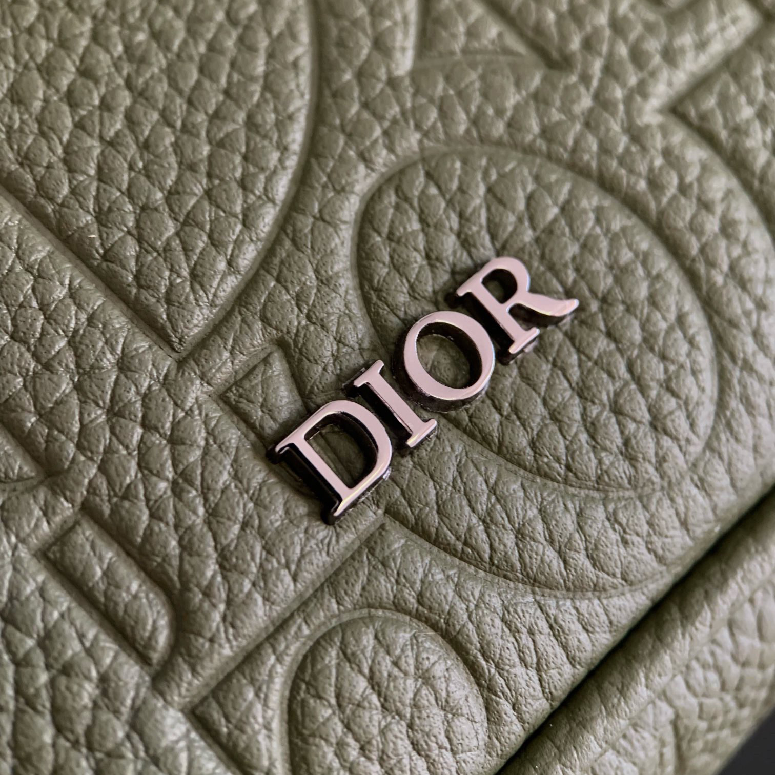 Doir Stylish Slanted Design Men's And Women's Shoulder Bags With Printed Effect Leather Using Embossed Technology And Adjustable Shoulder Straps Can Be Paired With Casual Clothing