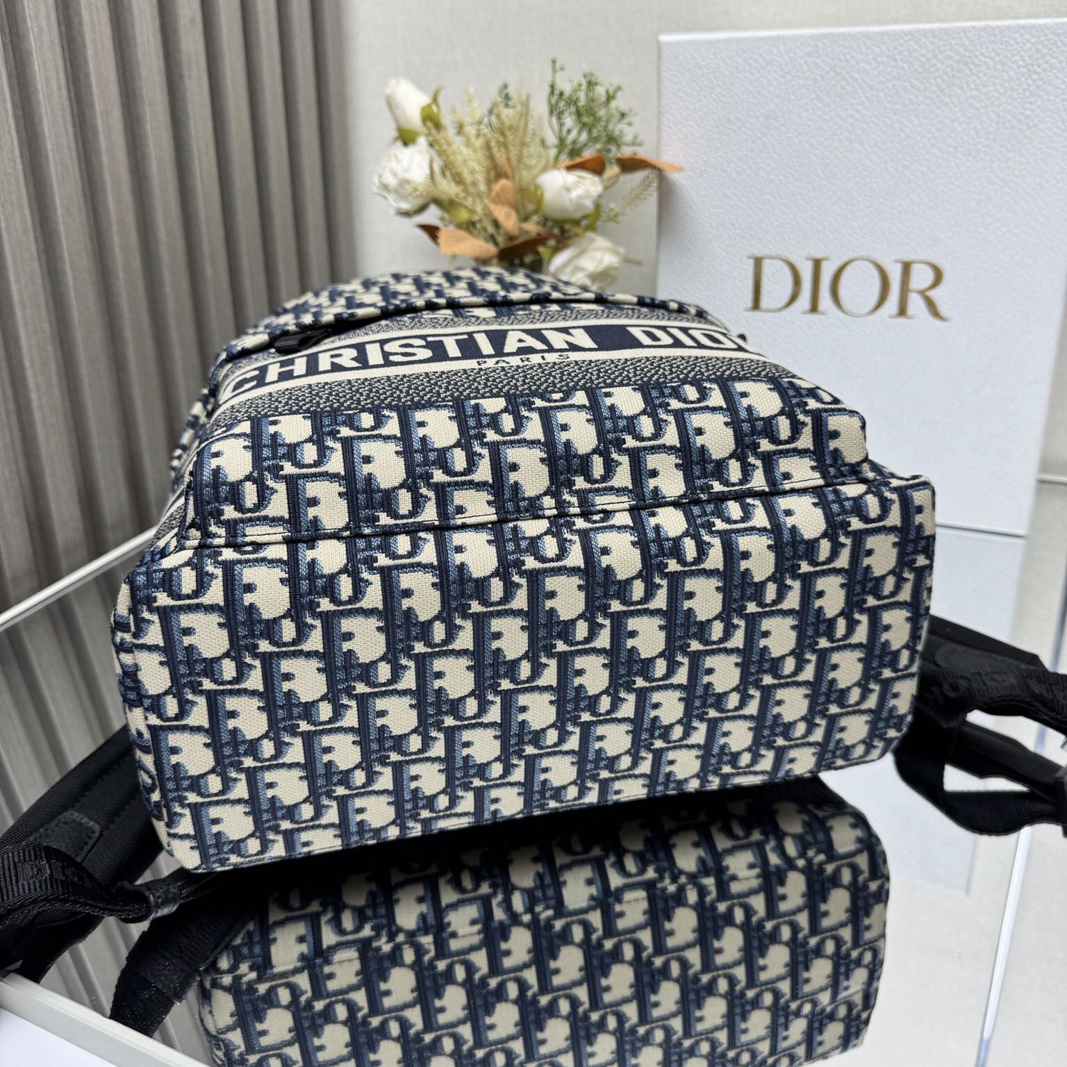 Doir Stylish Design Men's And Women's Backpack With Printed Effect Leather Using Embossed Technology And Adjustable Shoulder Straps Can Be Paired With Casual Clothing
