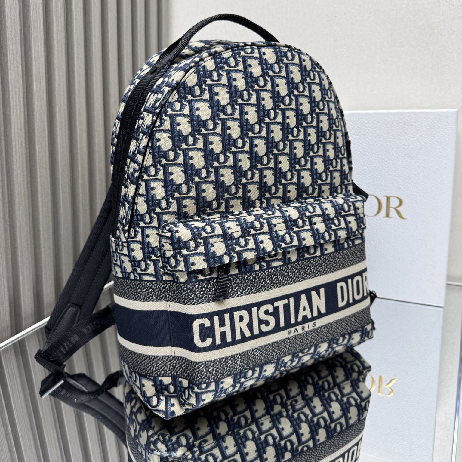 Doir Stylish Design Men's And Women's Backpack With Printed Effect Leather Using Embossed Technology And Adjustable Shoulder Straps Can Be Paired With Casual Clothing