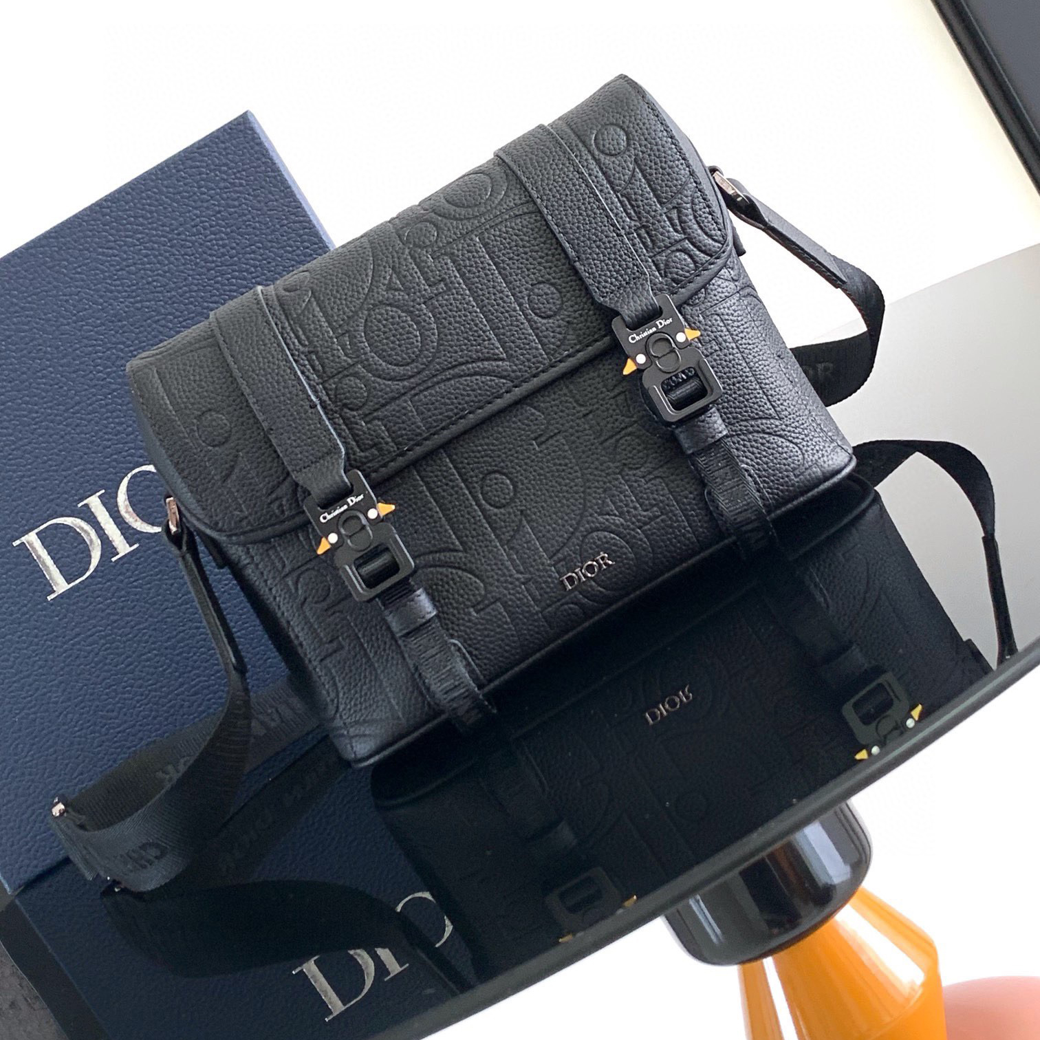 Doir Stylish Slanted Design Men's And Women's Shoulder Bags With Printed Effect Leather Using Embossed Technology And Adjustable Shoulder Straps Can Be Paired With Casual Clothing