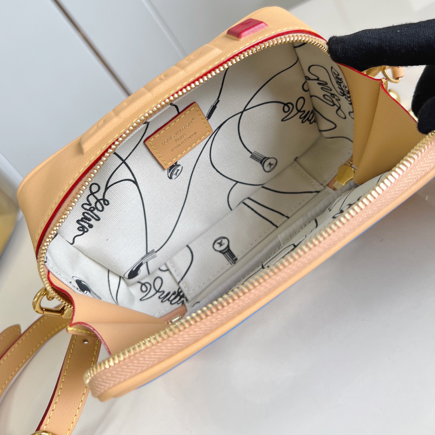 LV The Retro Inspiration Of The First Generation Cassette Recorder Women's Shoulder Bag Luxury Bag Detachable And Adjustable Shoulder High Quality Leather Crossbody Fashion Hand Bag