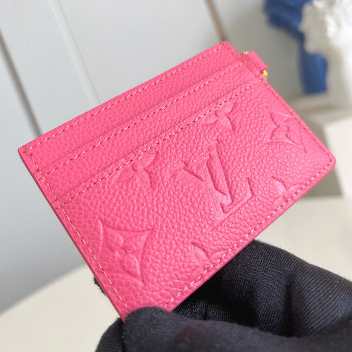 LV Stylish Design Men's And Women's Card Holder Can Inject A Bright Color Into Any Accessory High Quality Leather Card Compartments Are Arranged On Both Sides, With A Large Compartment In The Middle