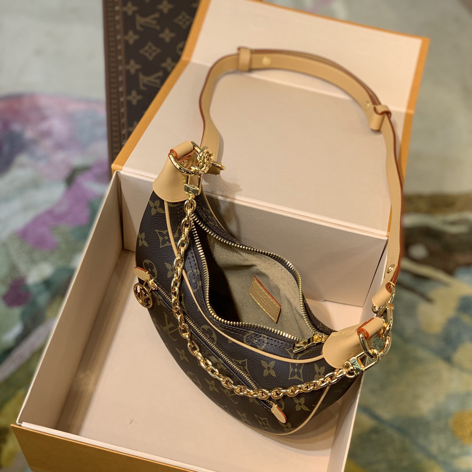 LV Designer Bag Shoulder Bag Luxury Bag Adjustable Shoulder Straps For Easy Shoulder Or Crossbody Crossbody Designer Bag Ladies Casual Handbag Chain Ladies Moon Package Half Circle Package Arc Package Pea Package Mini Bag