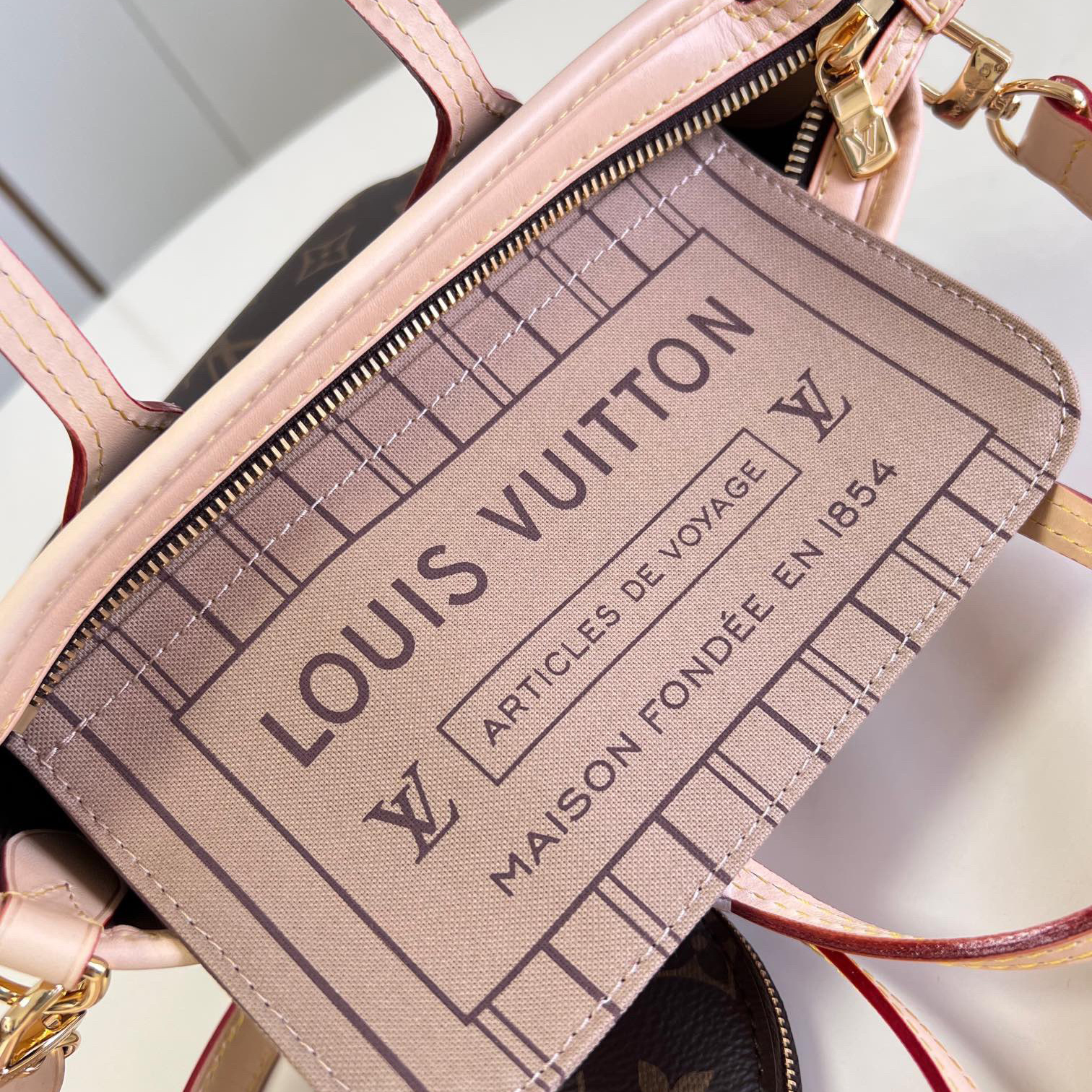 LV Designer Bag Shoulder Bag Luxury Bag Purse Tote Classic Logo Women's Tramp Bag High Quality Leather Crossbody  Fashion Printed Hand Bag