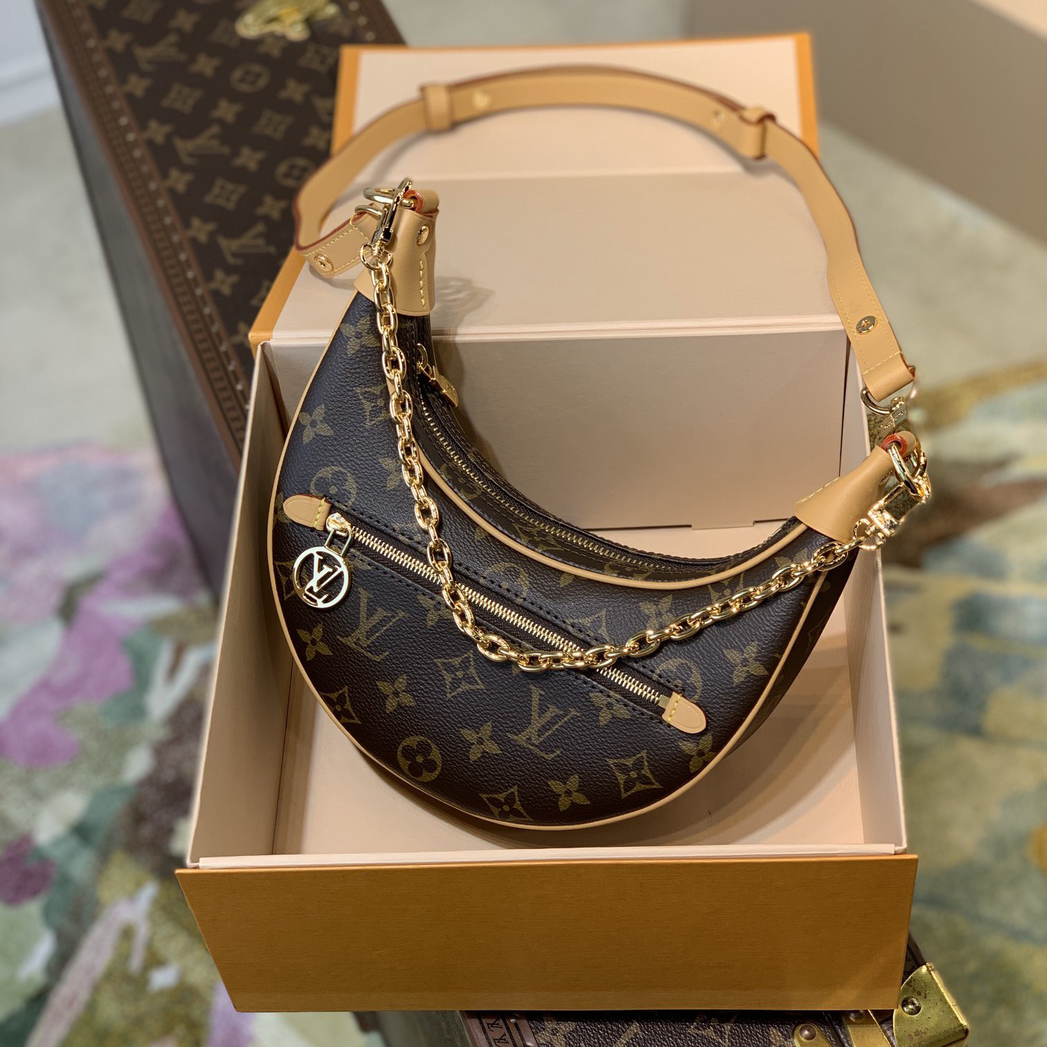 LV Designer Bag Shoulder Bag Luxury Bag Adjustable Shoulder Straps For Easy Shoulder Or Crossbody Crossbody Designer Bag Ladies Casual Handbag Chain Ladies Moon Package Half Circle Package Arc Package Pea Package Mini Bag