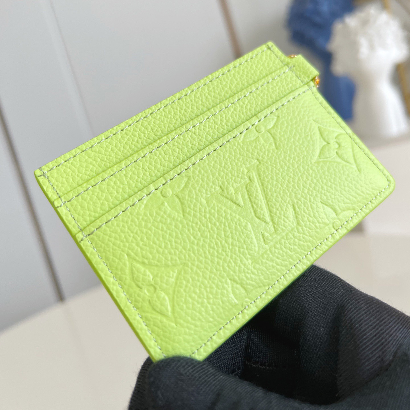 LV Stylish Design Men's And Women's Card Holder Can Inject A Bright Color Into Any Accessory High Quality Leather Card Compartments Are Arranged On Both Sides, With A Large Compartment In The Middle
