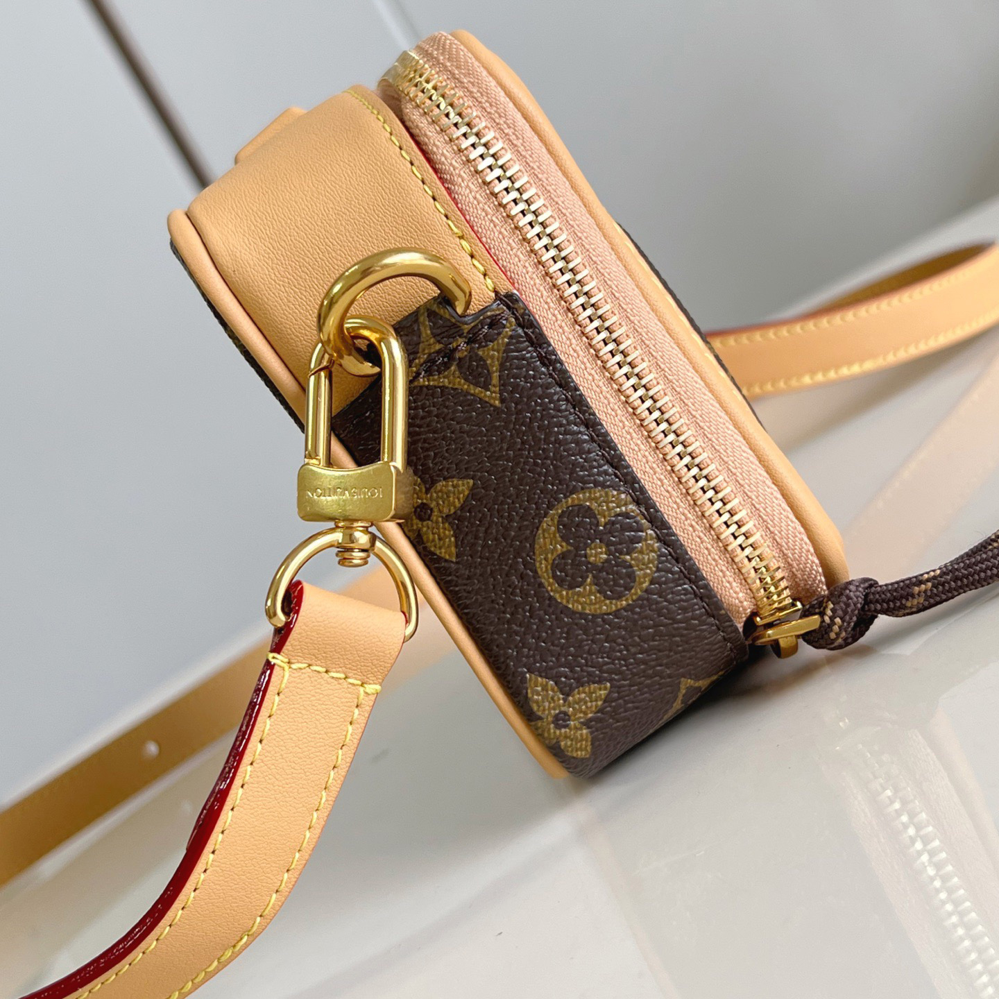 LV The Retro Inspiration Of The First Generation Cassette Recorder Women's Shoulder Bag Luxury Bag Detachable And Adjustable Shoulder High Quality Leather Crossbody Fashion Hand Bag