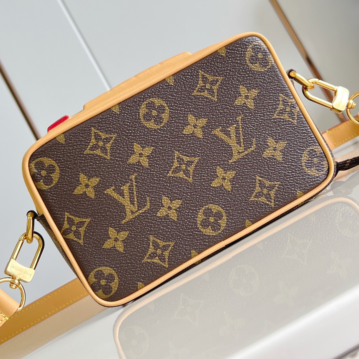 LV The Retro Inspiration Of The First Generation Cassette Recorder Women's Shoulder Bag Luxury Bag Detachable And Adjustable Shoulder High Quality Leather Crossbody Fashion Hand Bag