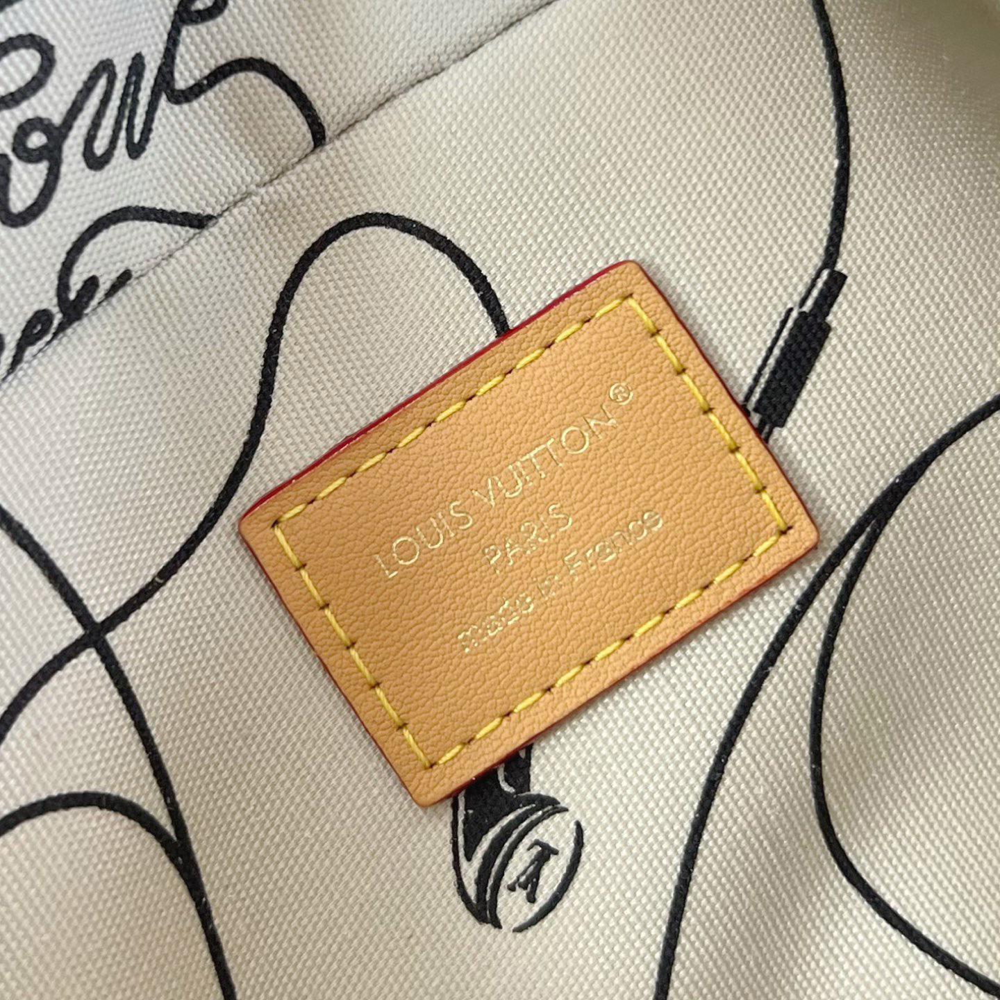 LV The Retro Inspiration Of The First Generation Cassette Recorder Women's Shoulder Bag Luxury Bag Detachable And Adjustable Shoulder High Quality Leather Crossbody Fashion Hand Bag