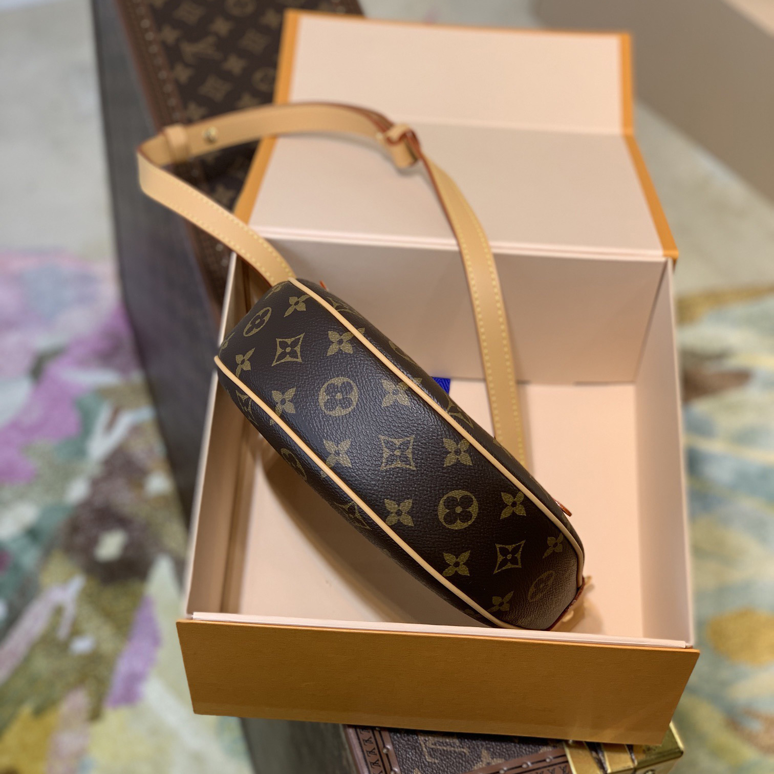 LV Designer Bag Shoulder Bag Luxury Bag Adjustable Shoulder Straps For Easy Shoulder Or Crossbody Crossbody Designer Bag Ladies Casual Handbag Chain Ladies Moon Package Half Circle Package Arc Package Pea Package Mini Bag