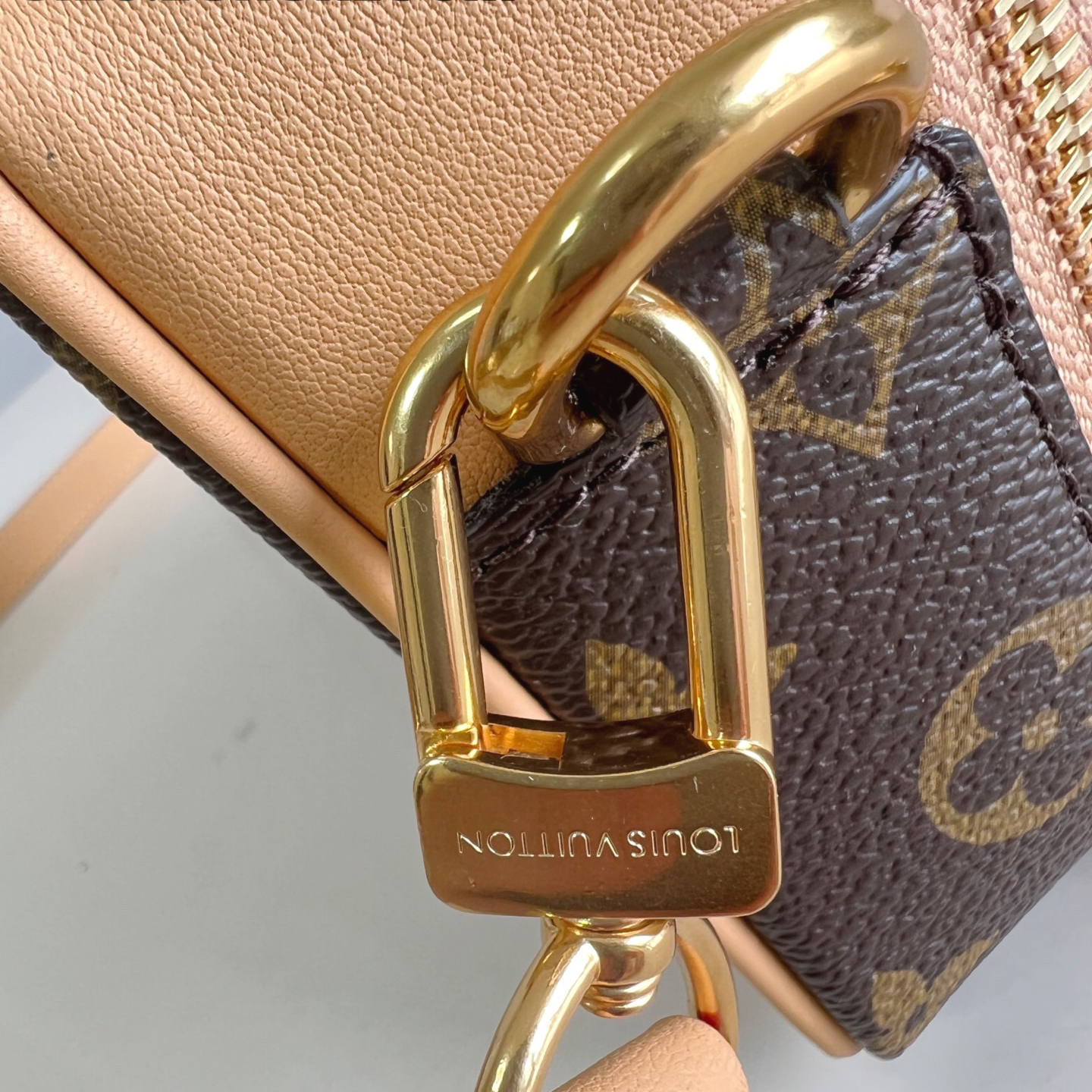 LV The Retro Inspiration Of The First Generation Cassette Recorder Women's Shoulder Bag Luxury Bag Detachable And Adjustable Shoulder High Quality Leather Crossbody Fashion Hand Bag