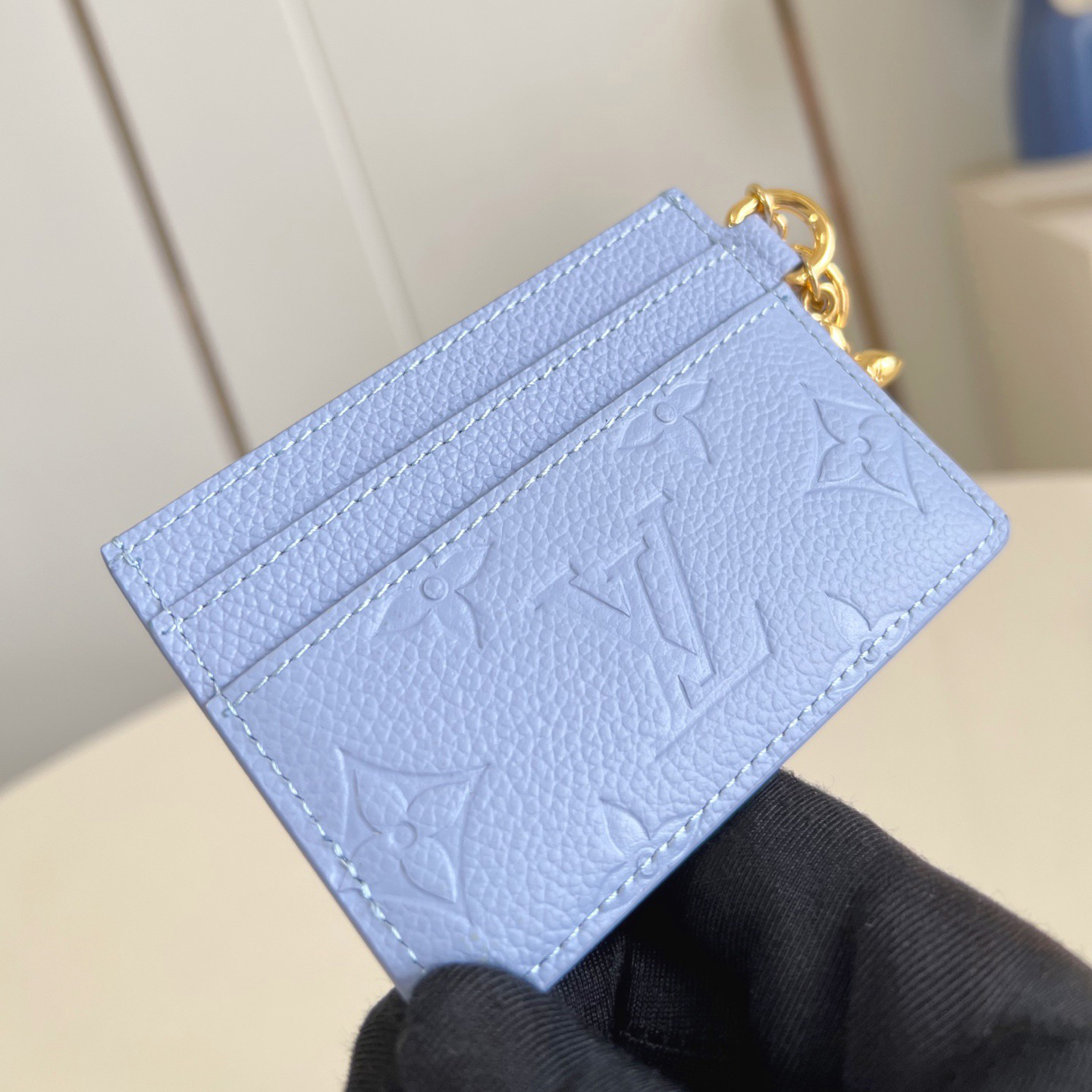 LV Stylish Design Men's And Women's Card Holder Can Inject A Bright Color Into Any Accessory High Quality Leather Card Compartments Are Arranged On Both Sides, With A Large Compartment In The Middle
