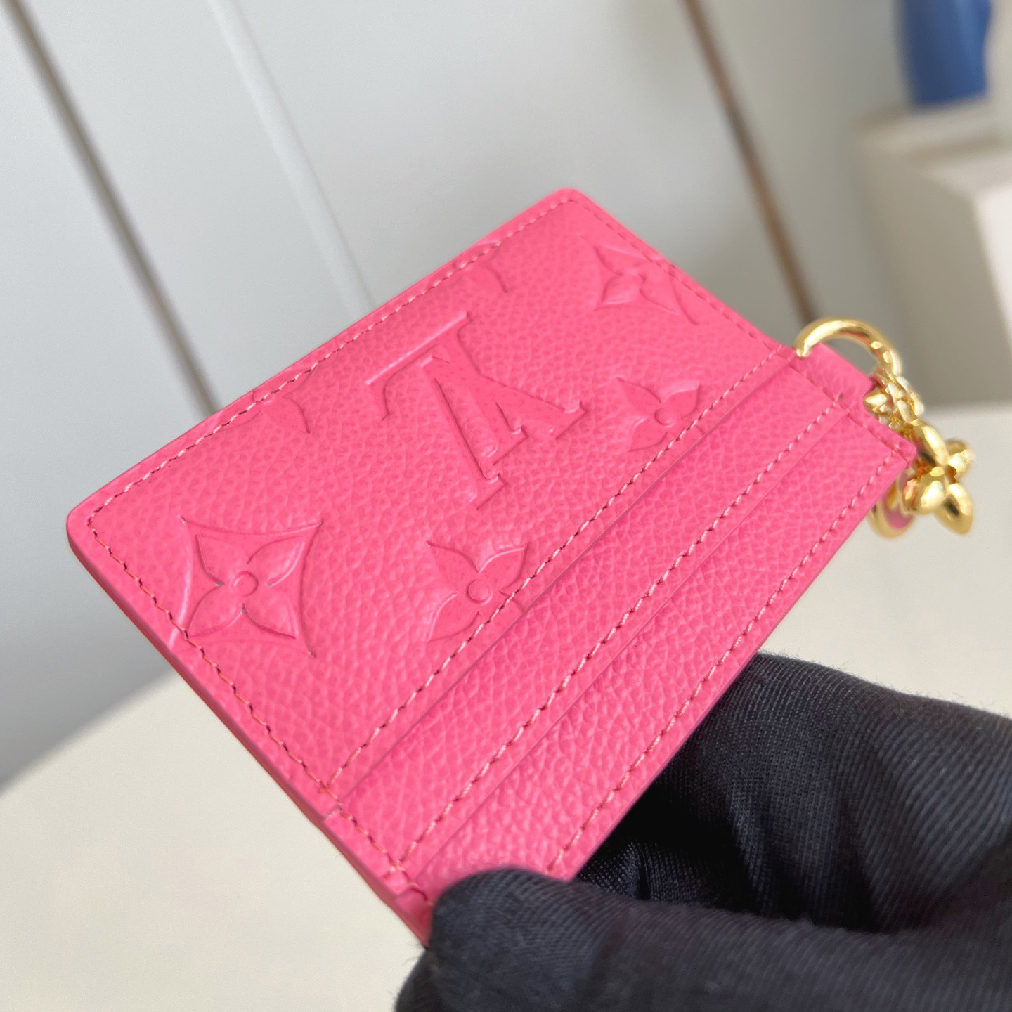 LV Stylish Design Men's And Women's Card Holder Can Inject A Bright Color Into Any Accessory High Quality Leather Card Compartments Are Arranged On Both Sides, With A Large Compartment In The Middle