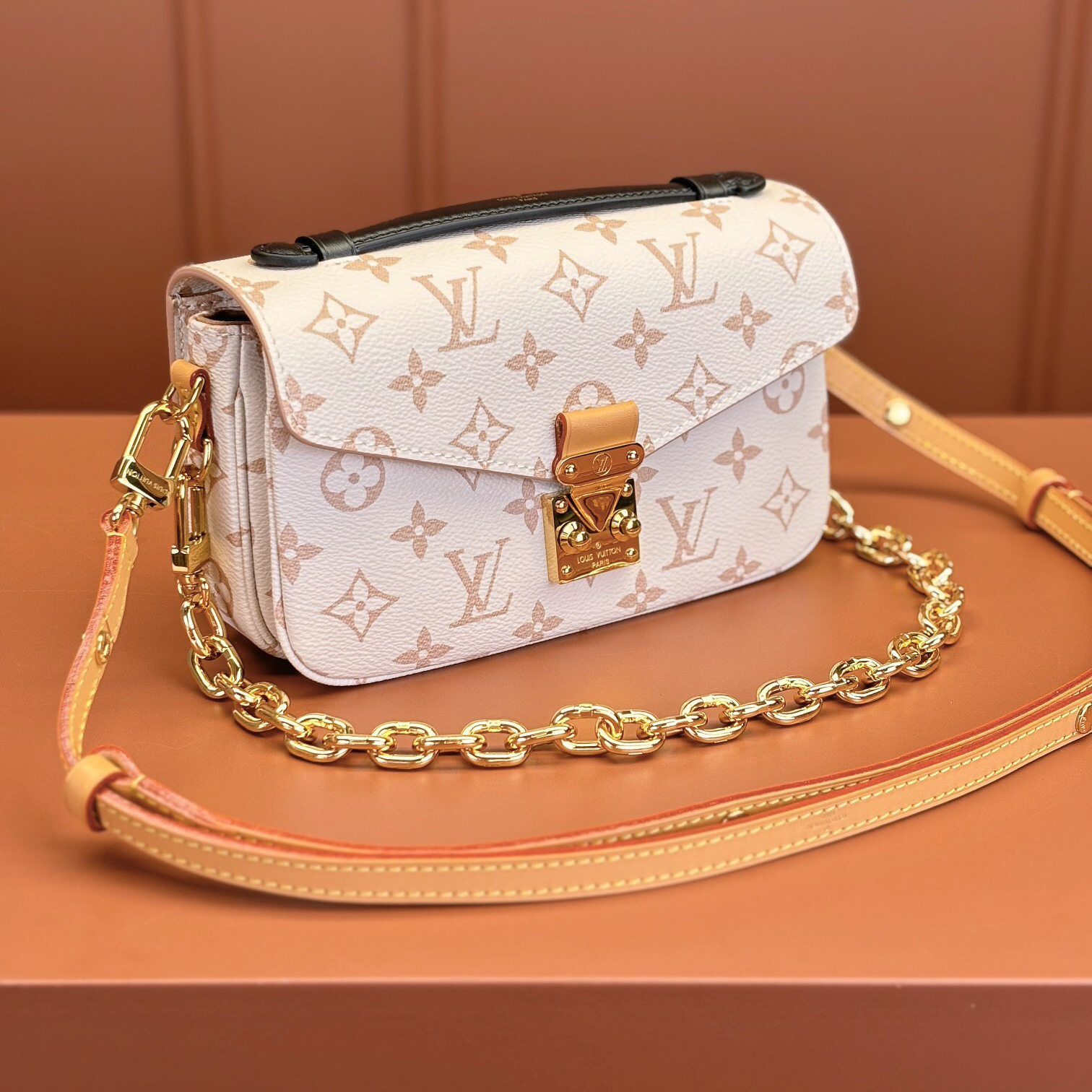 LV Designer Bag Luxury Tote Bag Crossbody Bag Shoulder Bag Fashionable And High-Quality Versatile Handbag Versatile Bag Essential For Going Out On The Street