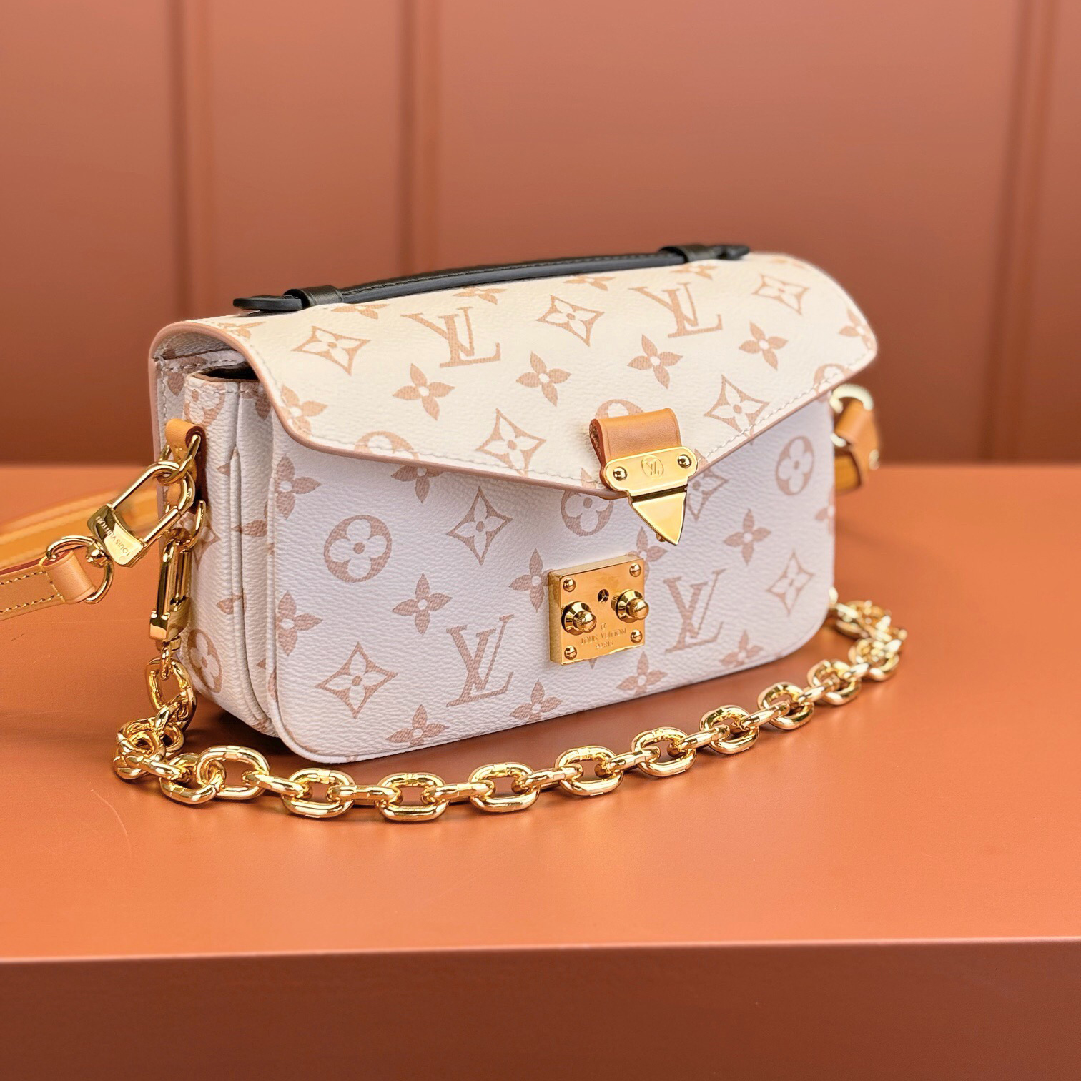 LV Designer Bag Luxury Tote Bag Crossbody Bag Shoulder Bag Fashionable And High-Quality Versatile Handbag Versatile Bag Essential For Going Out On The Street