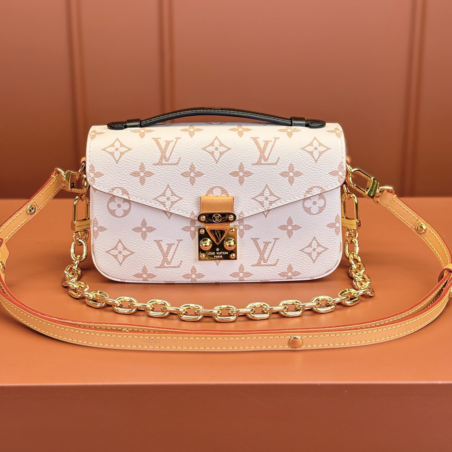 LV Designer Bag Luxury Tote Bag Crossbody Bag Shoulder Bag Fashionable And High-Quality Versatile Handbag Versatile Bag Essential For Going Out On The Street