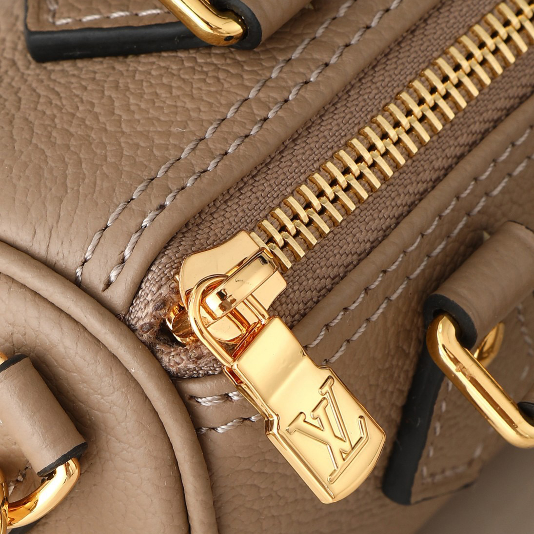 LV Designer Bag Luxury Leather Crossbody Shoulder Underarm Bag Ladies Women's Fashion Printed Chain Zipper Closure Purse