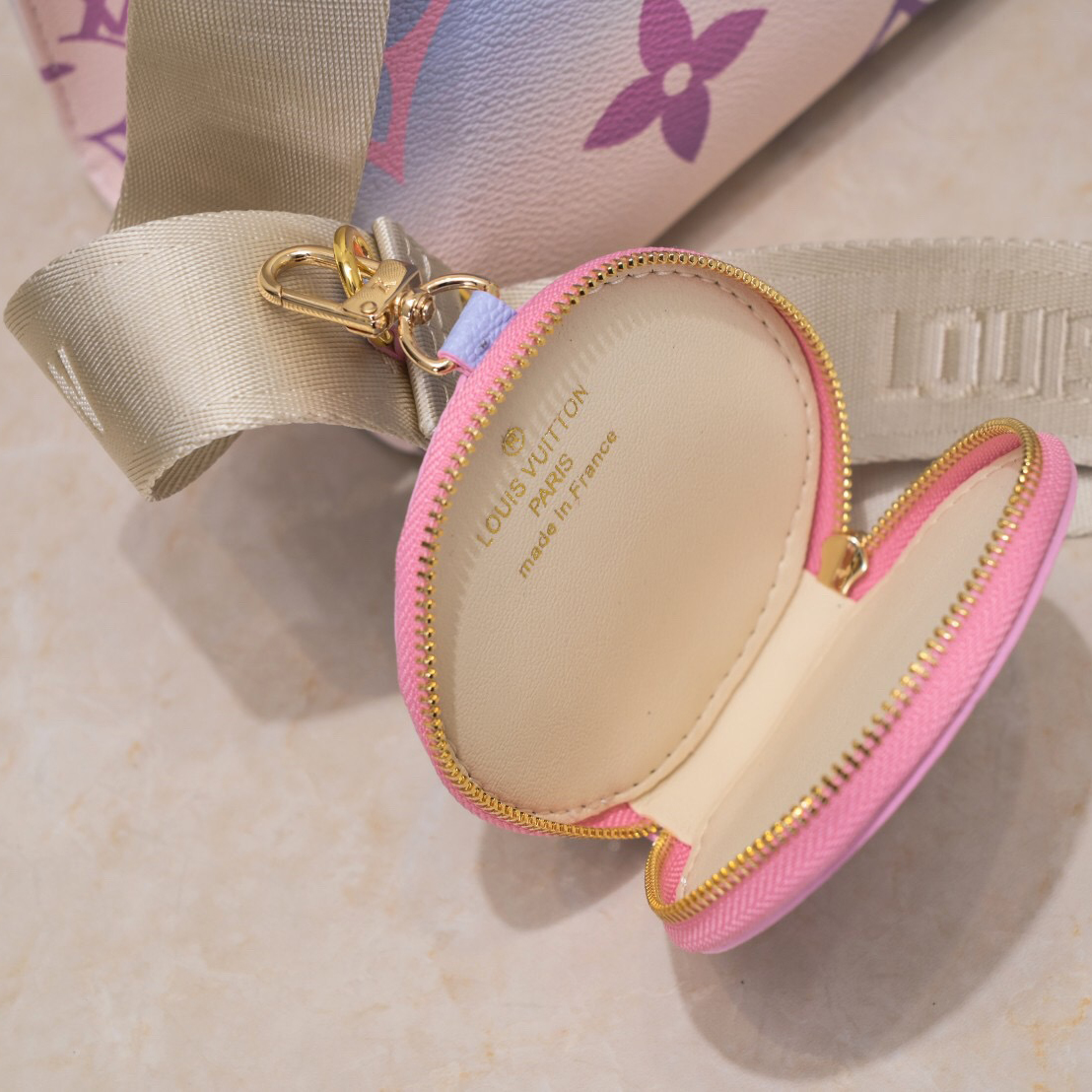 LV Designer Bag Fashion Luxury Bag Crossbody Bag Handbag Women's Casual Handbag Fashion Chain Crossbody Bag Women's Large Capacity Bag