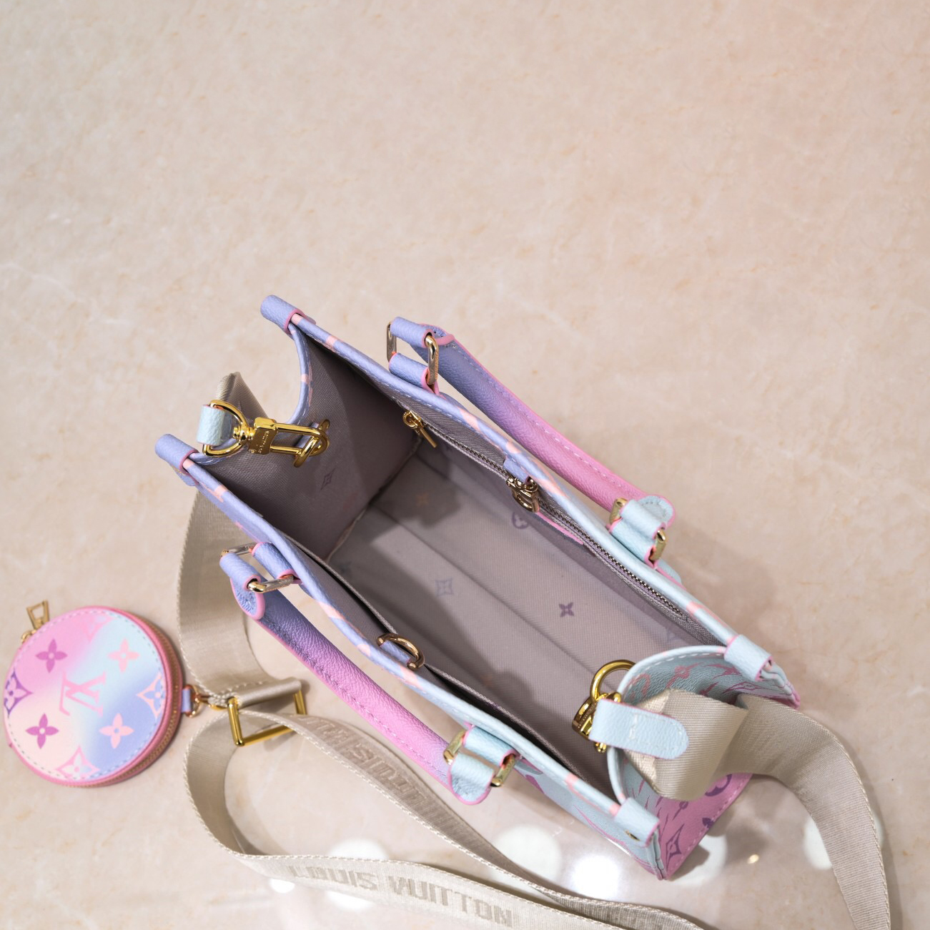 LV Designer Bag Fashion Luxury Bag Crossbody Bag Handbag Women's Casual Handbag Fashion Chain Crossbody Bag Women's Large Capacity Bag