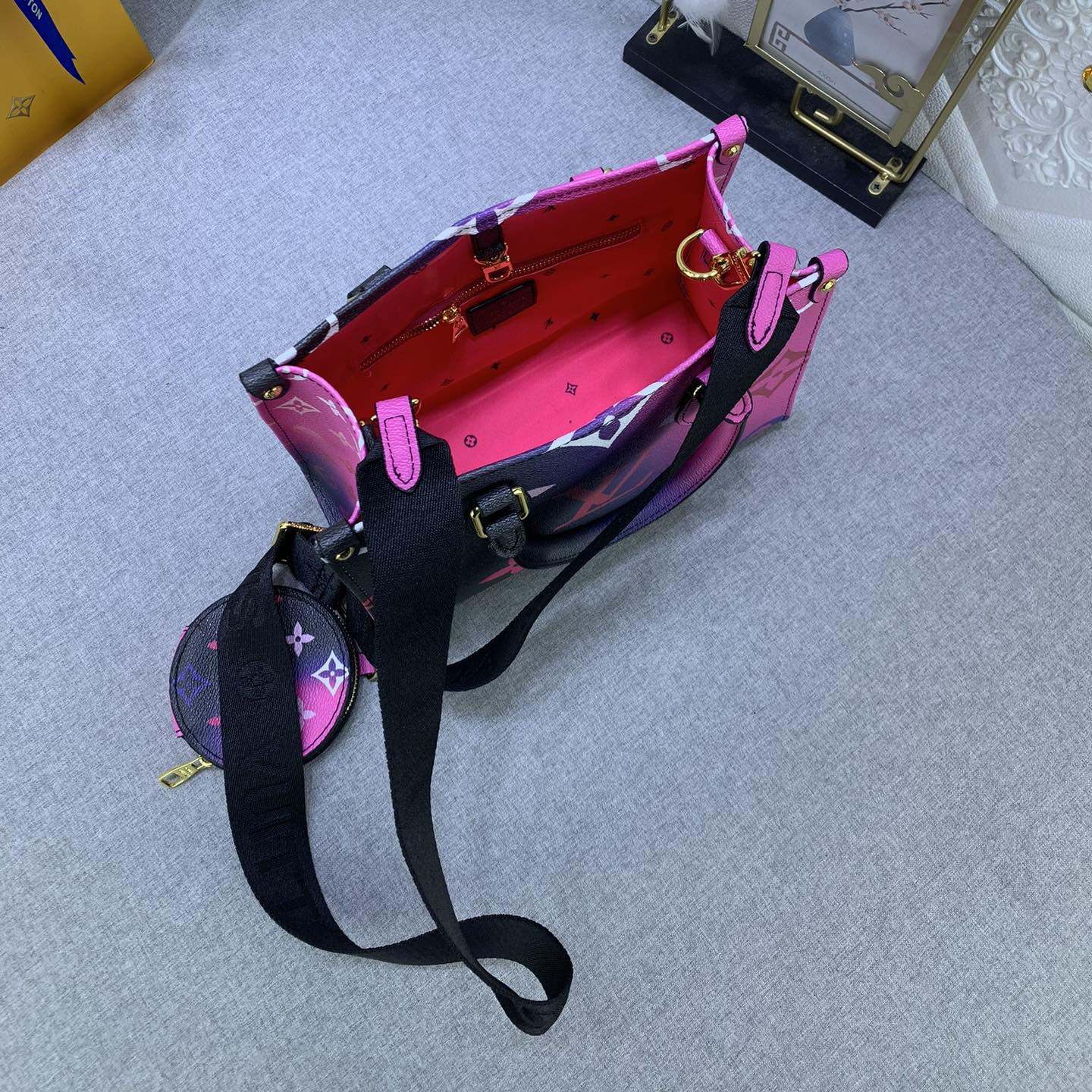 LV Designer Bag Fashion Luxury Bag Crossbody Bag Handbag Women's Casual Handbag Fashion Chain Crossbody Bag Women's Large Capacity Bag