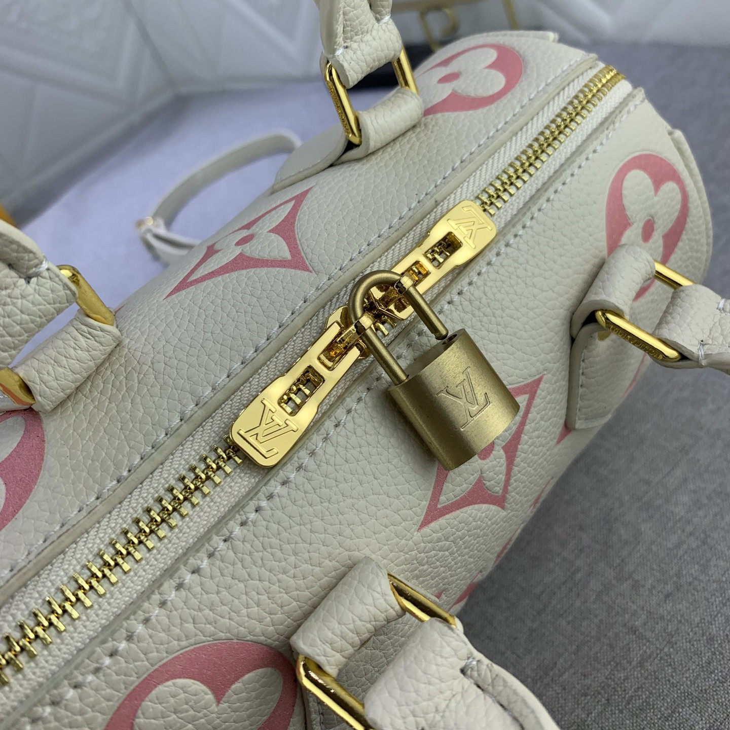 LV Designer Bag Luxury Leather Crossbody Shoulder Underarm Bag Ladies Women's Fashion Printed Chain Zipper Closure Purse