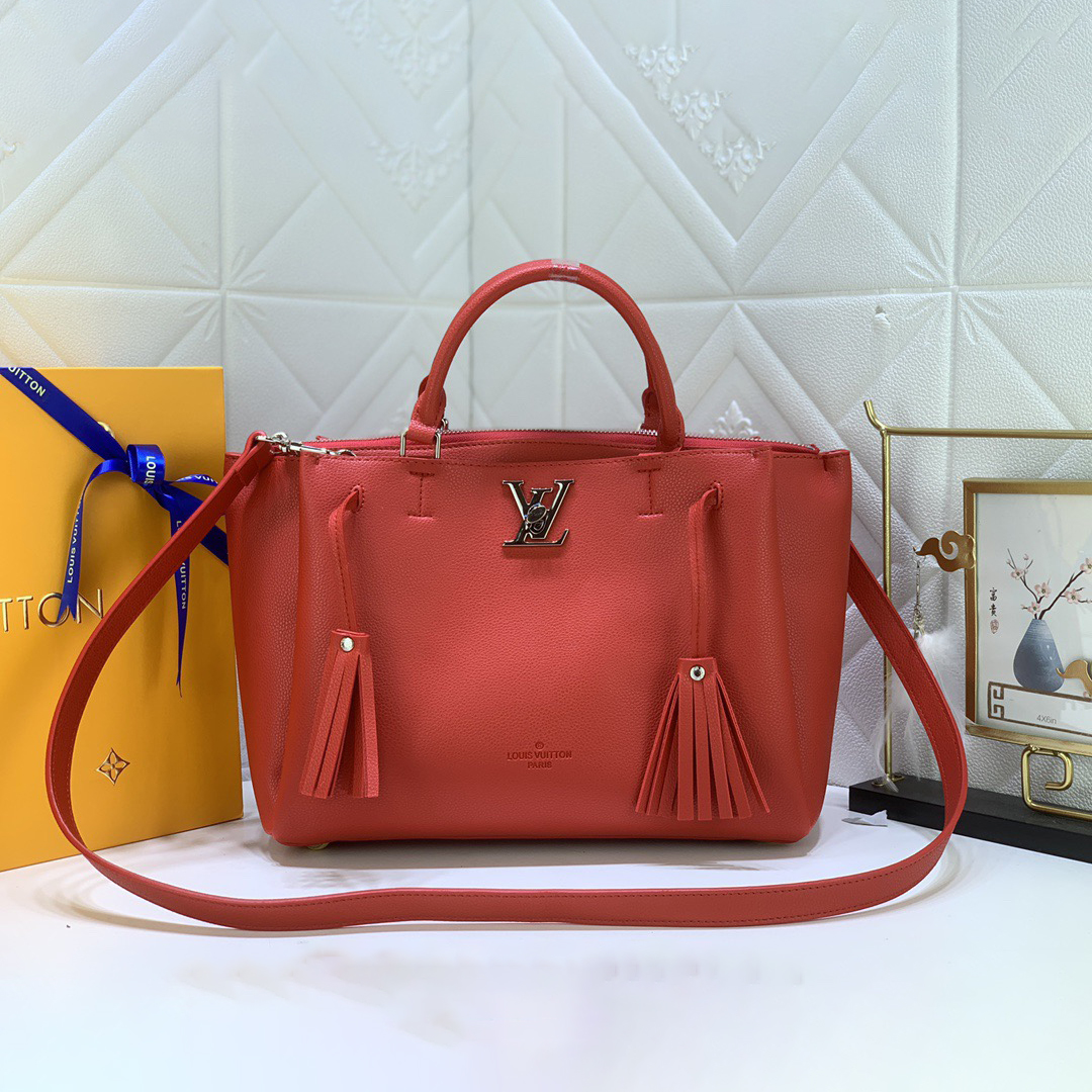LV Designer Bagss Luxury Bag Classic Handbag The Its Ample Interior Can Accommodate Printed Laptops And Other Office Supplies Fashion Bag High Quality Leather Bag