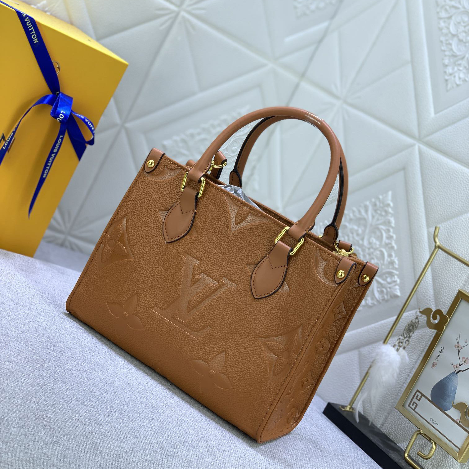 LV Designer Bagss Luxury Bag Printed Handbag The Its Ample Interior Can Accommodate Printed Laptops And Other Office Supplies Fashion Bag High Quality Leather Bag