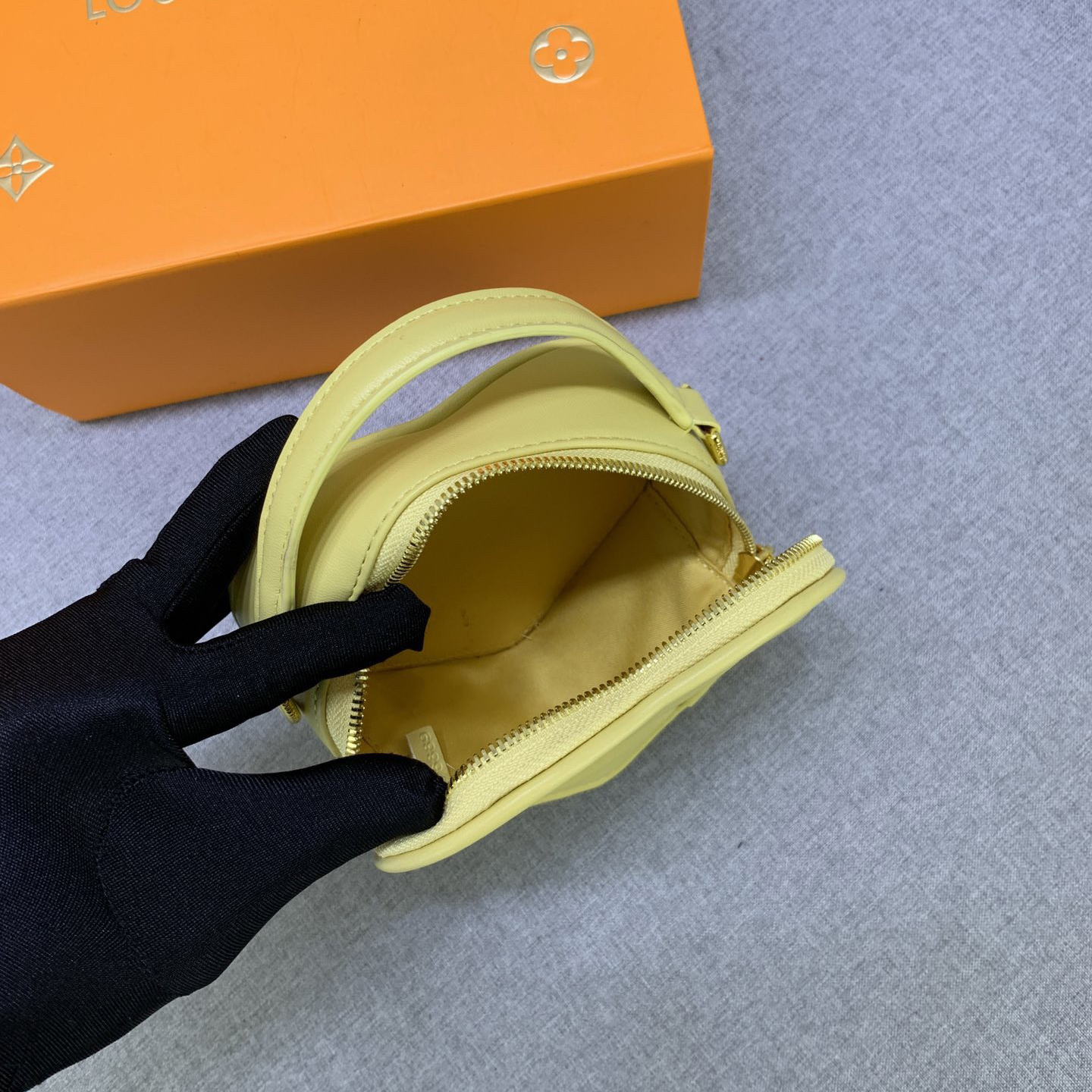 LV Designer Bagss Luxury Love Shape Bag Shoulder Bag Crossbody Purse Ladies Fashion Mini Bag High Quality Leather Zipper Armpit Bag