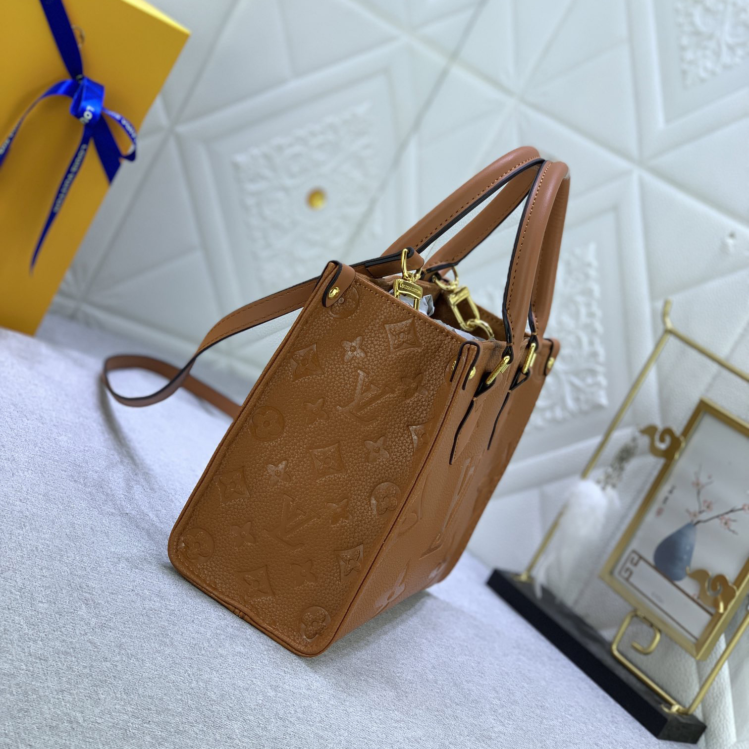 LV Designer Bagss Luxury Bag Printed Handbag The Its Ample Interior Can Accommodate Printed Laptops And Other Office Supplies Fashion Bag High Quality Leather Bag