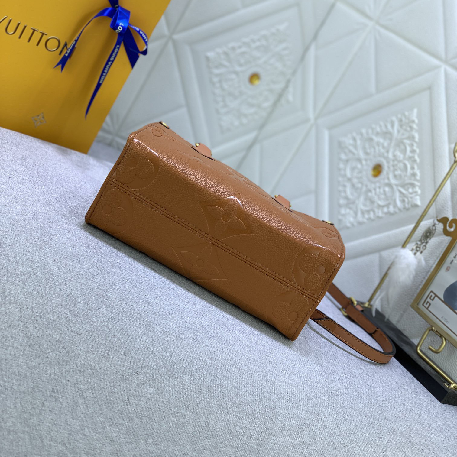 LV Designer Bagss Luxury Bag Printed Handbag The Its Ample Interior Can Accommodate Printed Laptops And Other Office Supplies Fashion Bag High Quality Leather Bag