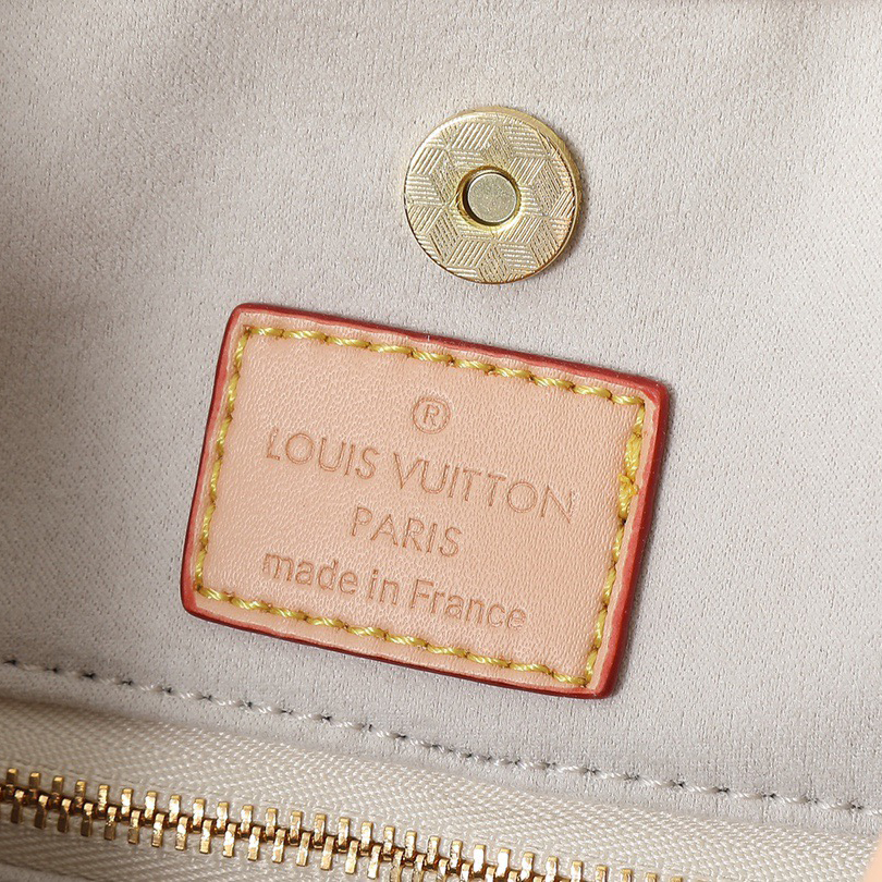 LV Designer Bagss Luxury Bag Shoulder Bag Embossed Leather Abundant Configuration With A Neat Inner Layer Large Inner Bag Ladies Fashion Bag High Quality Leather Bag