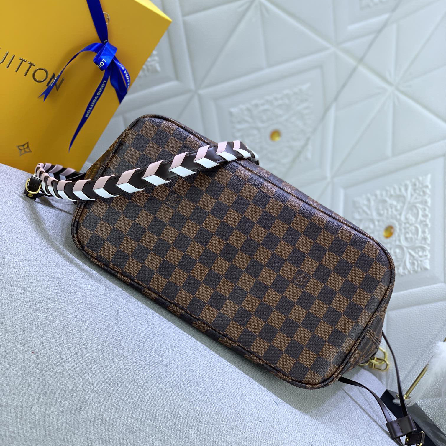 LV Designer Bagss Luxury Bag Classic Handbag Disassembly Woven Leather Strap Printed Handbag The Its Ample Interior Can Accommodate Printed Laptops And Other Office Supplies Fashion Bag High Quality Leather Bag