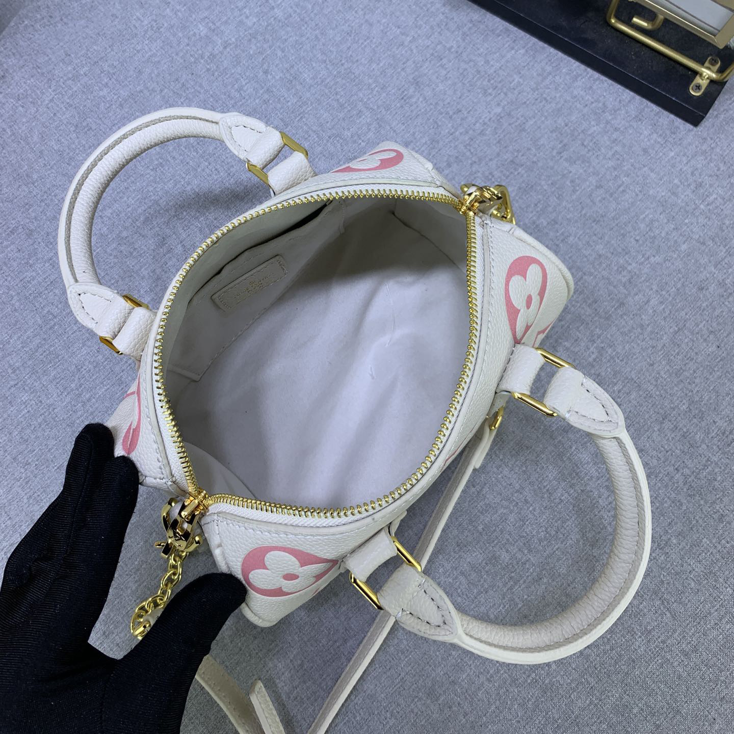 LV Designer Bag Luxury Leather Crossbody Shoulder Underarm Bag Ladies Women's Fashion Printed Chain Zipper Closure Purse