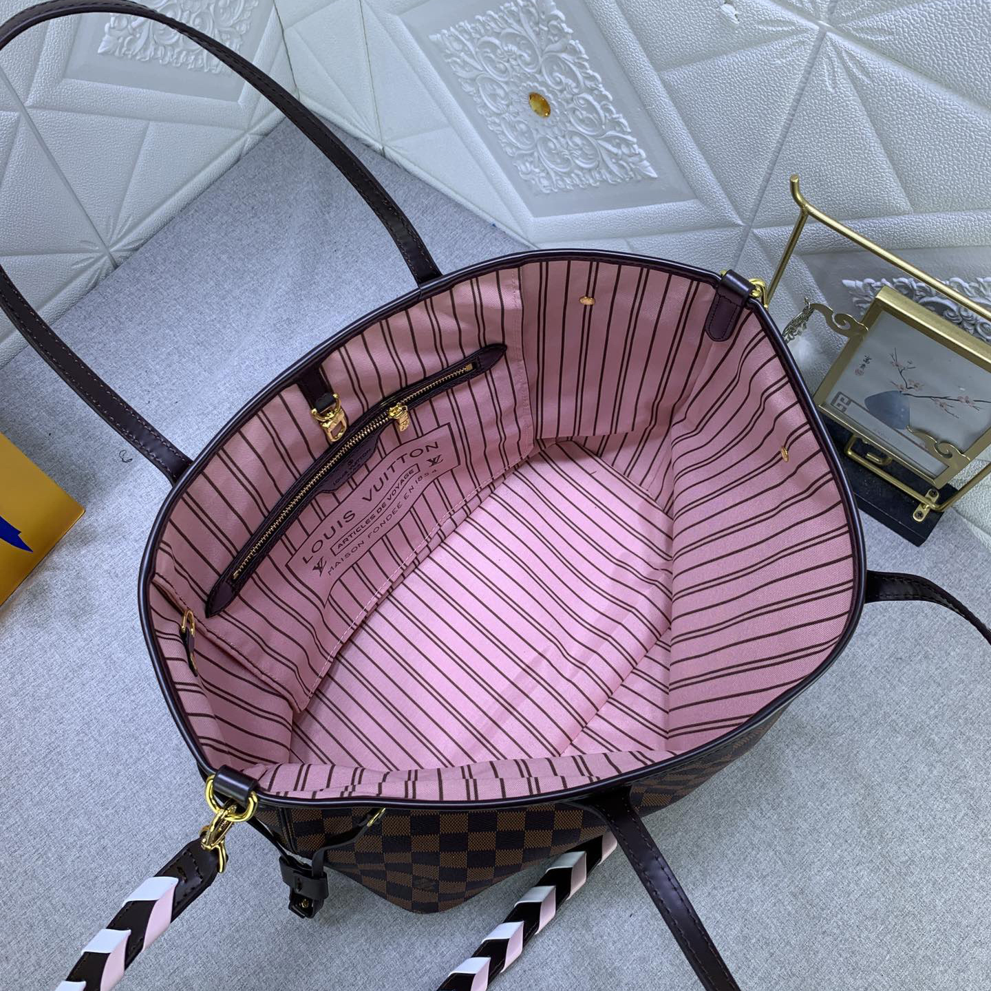 LV Designer Bagss Luxury Bag Classic Handbag Disassembly Woven Leather Strap Printed Handbag The Its Ample Interior Can Accommodate Printed Laptops And Other Office Supplies Fashion Bag High Quality Leather Bag