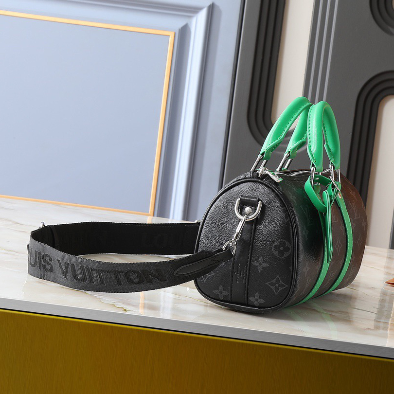 LV Designer Bag Paired With Antique Metal Parts And A Side Strap Handle Made Of Bright Leather The Compact Design Of The Brand Is Suitable For Urban Travel The Roller Handle And Detachable And Adjustable Fabric Shoulder Strap Enable Multiple Carrying