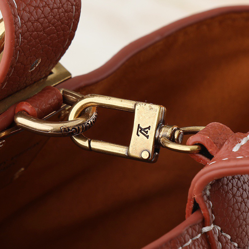 LV Designer Using Grain Leather To Shape A Compact Bucket Bag Configuration Luxury Bag Shoulder Bag Ladies Fashion Bag High Quality Leather Zipper Armpit Bag Lv Padlock Is Detachable