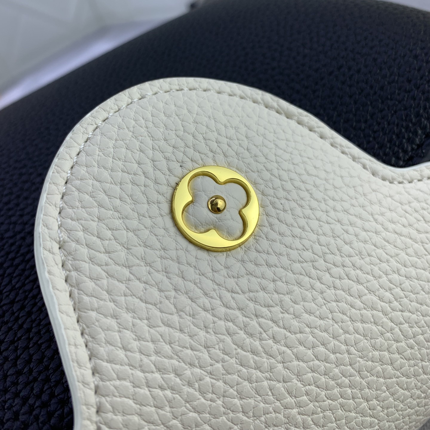 LV Designer Bagss Luxury Bag Shoulder Bag Paired With Lv Letter Iconic Side Rings And Monogram Floral Flip Cover Crossbody Purse Ladies Fashion Bag High Quality Leather Zipper Armpit Bag