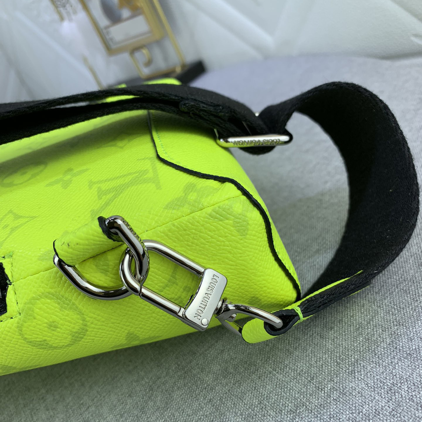 LV Designer Bagss Exploring Crossbody Travel With Exquisite Configuration Of Coated Canvas Main Compartment Inner Bag Ensures Secure Storage Available For Both Men And Women Luxury Diagonal Package