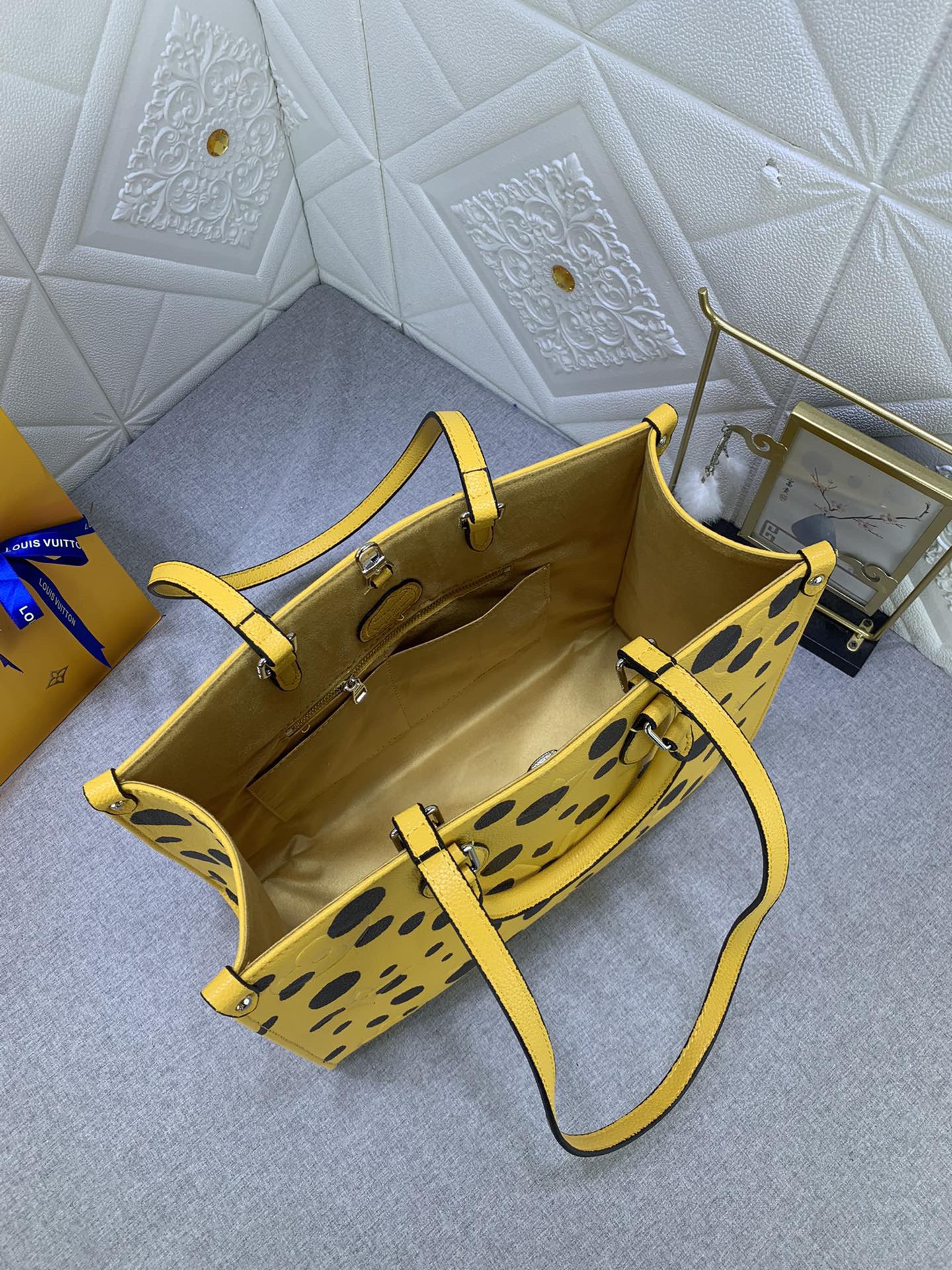 LV Designer Bagss Luxury Bag Classic Handbag Both The Chain And Adjustable Leather Shoulder Strap Can Be Disassembled The Canvas Surface Iconic Polka Dots Of Yayoi Kusanagi Fashion Bag High Quality Leather Bag