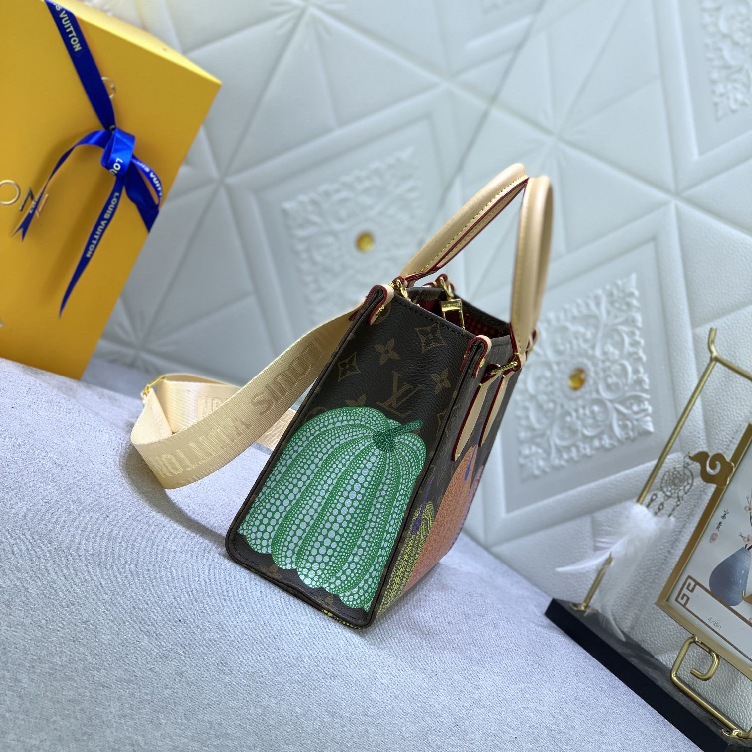 LV Designer Bagss Luxury Bag Classic Handbag Both The Chain And Adjustable Leather Shoulder Strap Can Be Disassembled The Canvas Surface Imitates The Iconic Colorful Polka Dots Of Yayoi Kusanagi Fashion Bag High Quality Leather Bag